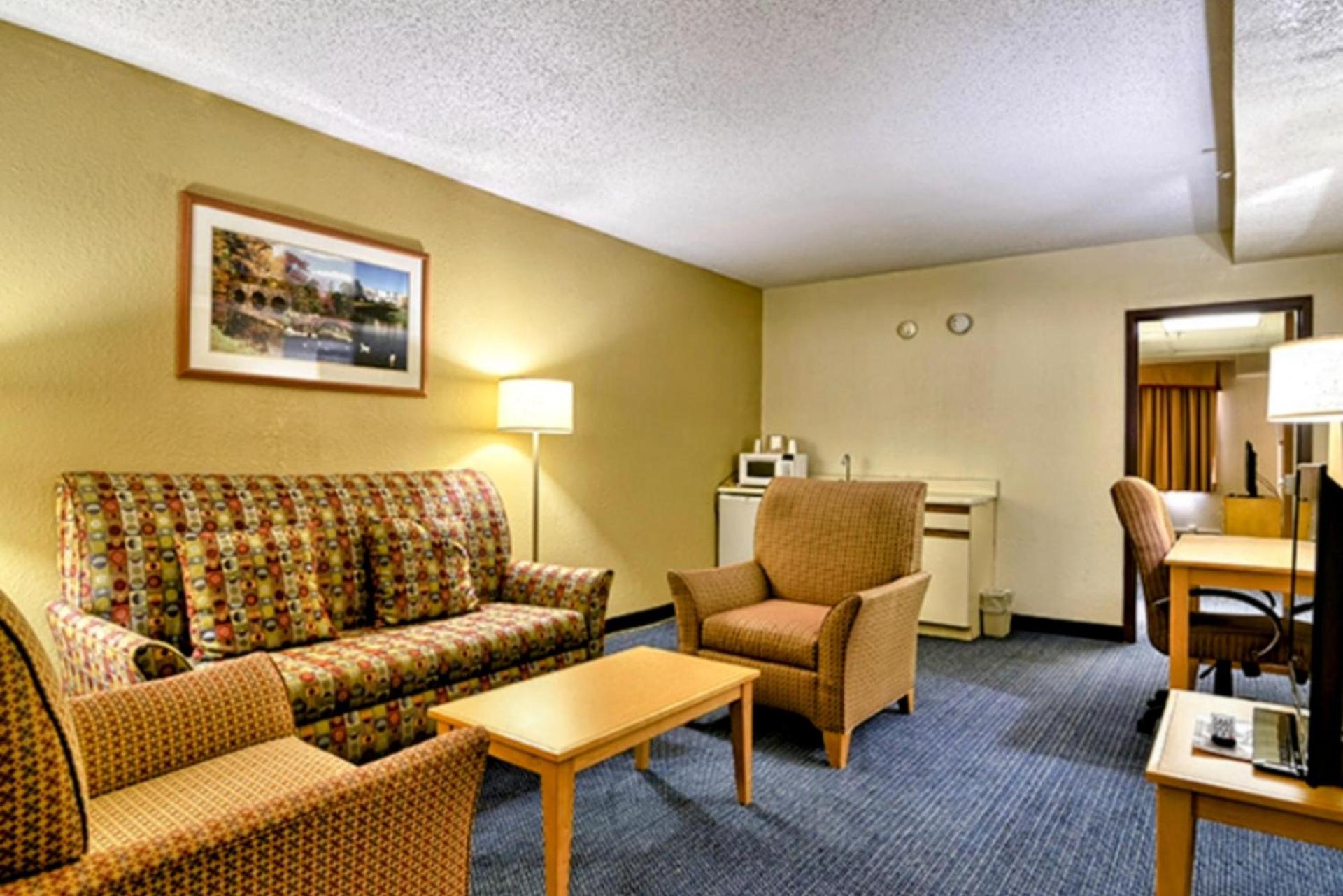 Katahdin Inn & Suites photo 39