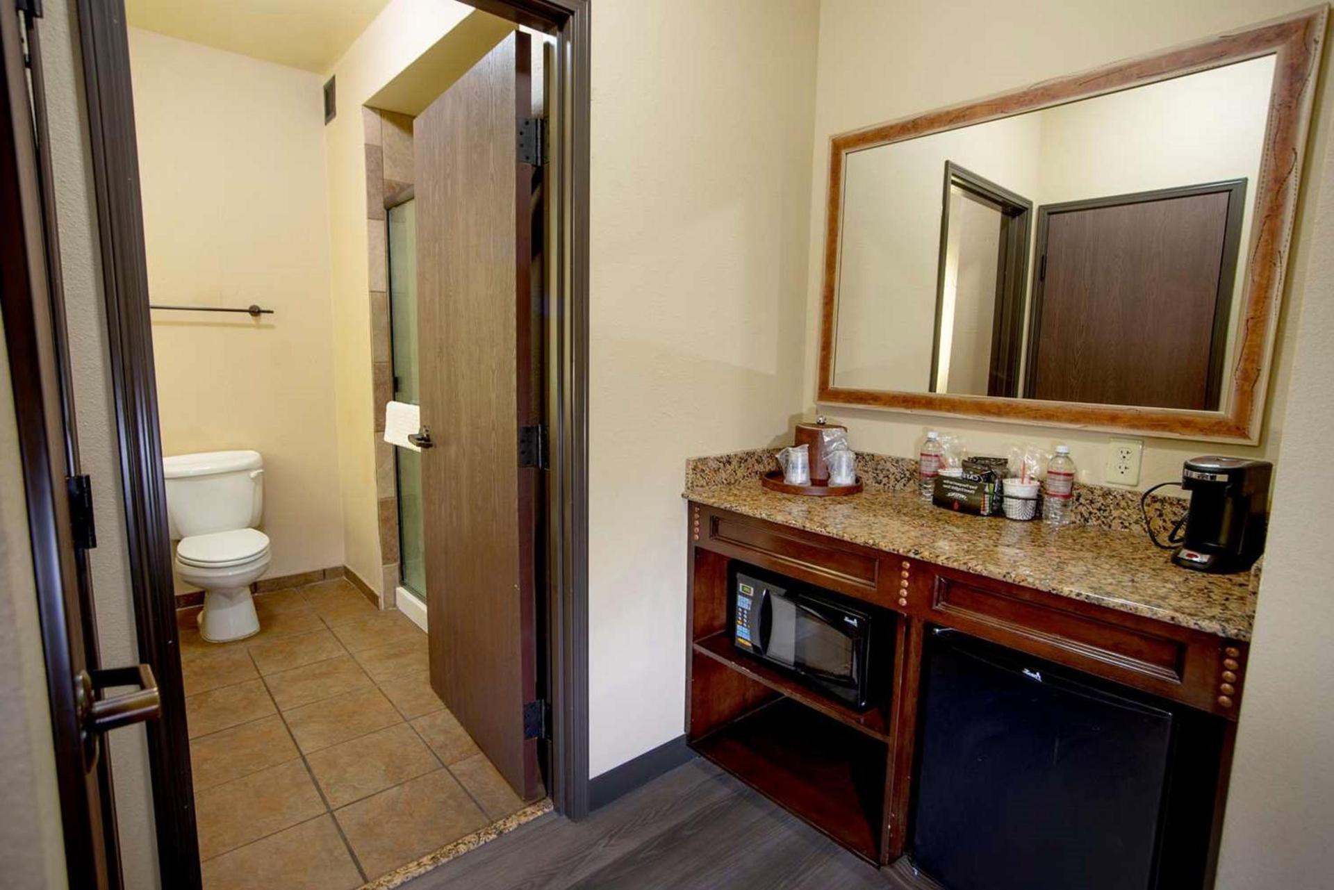 Best Western PLUS Cimarron Hotel & Suites photo 36