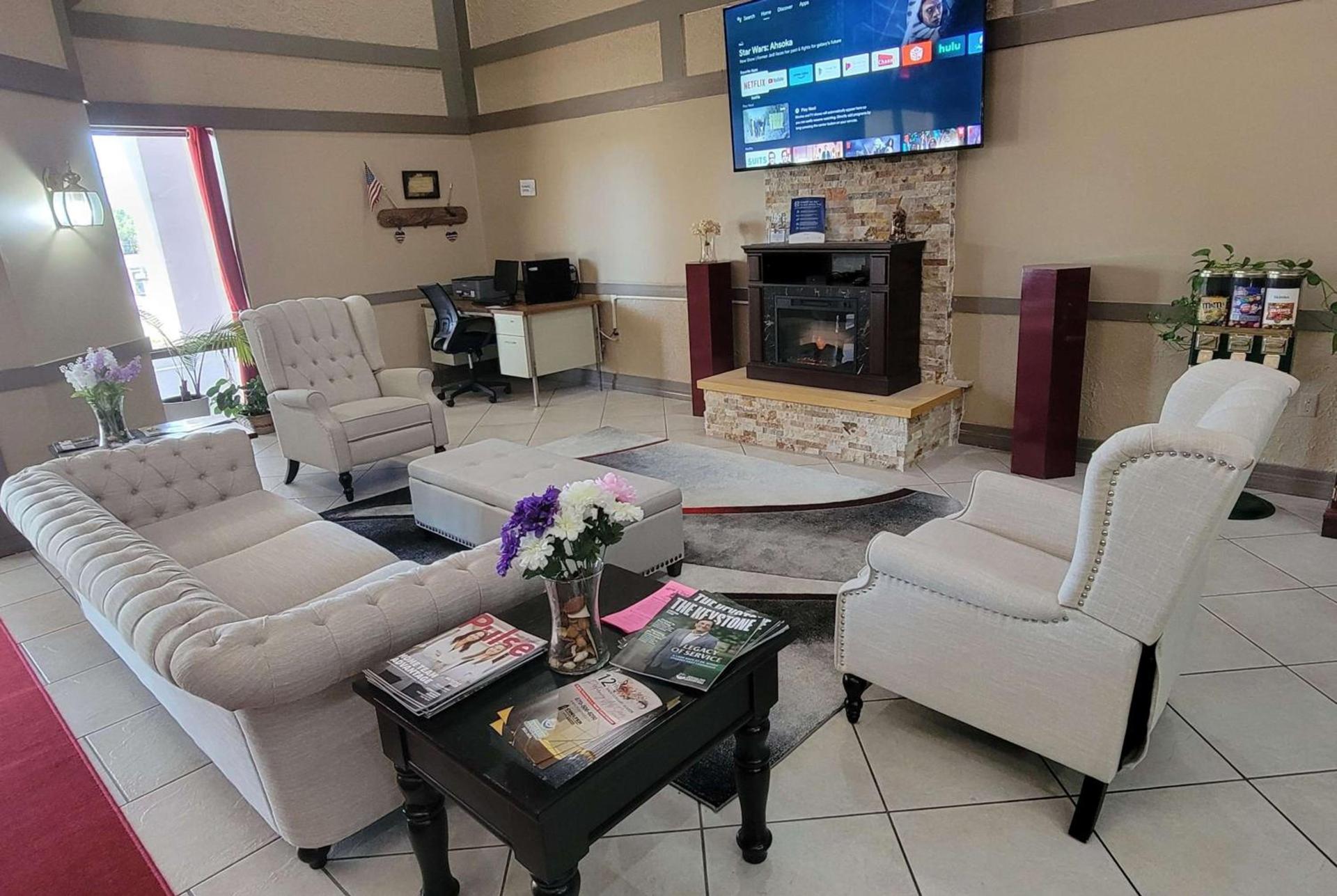 Ramada by Wyndham Mountain Home photo 5