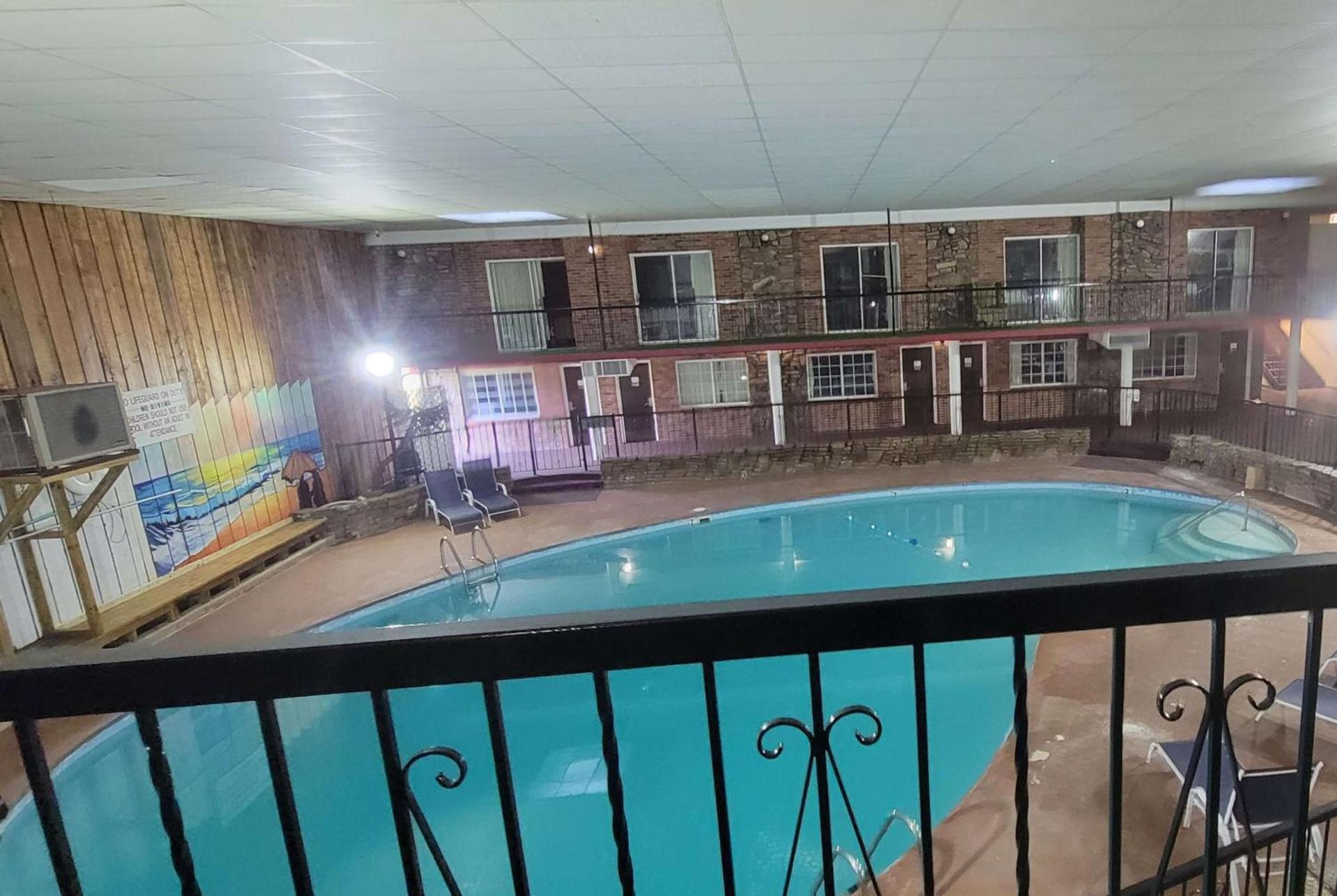 Ramada by Wyndham Mountain Home photo 11