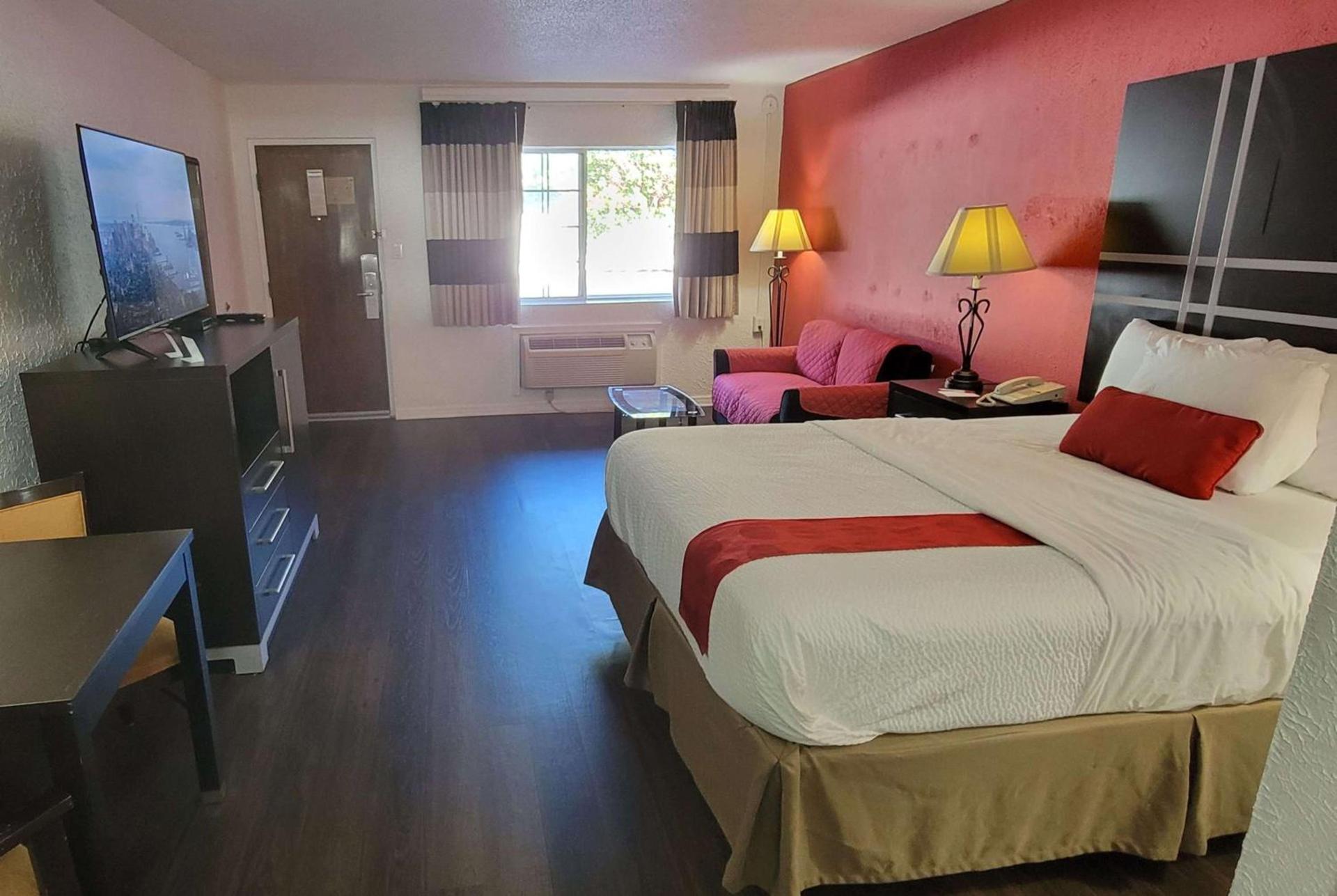 Ramada by Wyndham Mountain Home photo 17