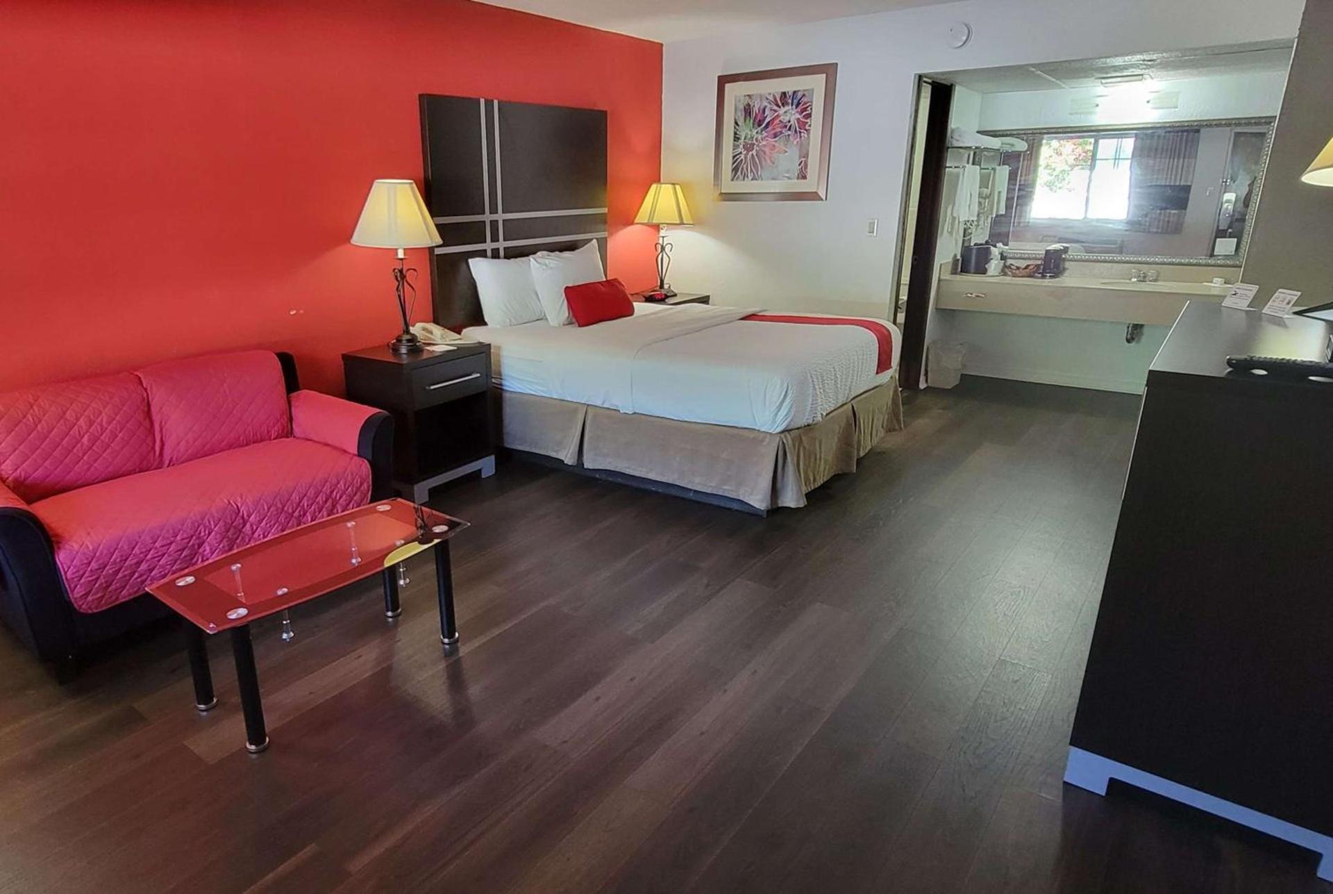 Ramada by Wyndham Mountain Home photo 16
