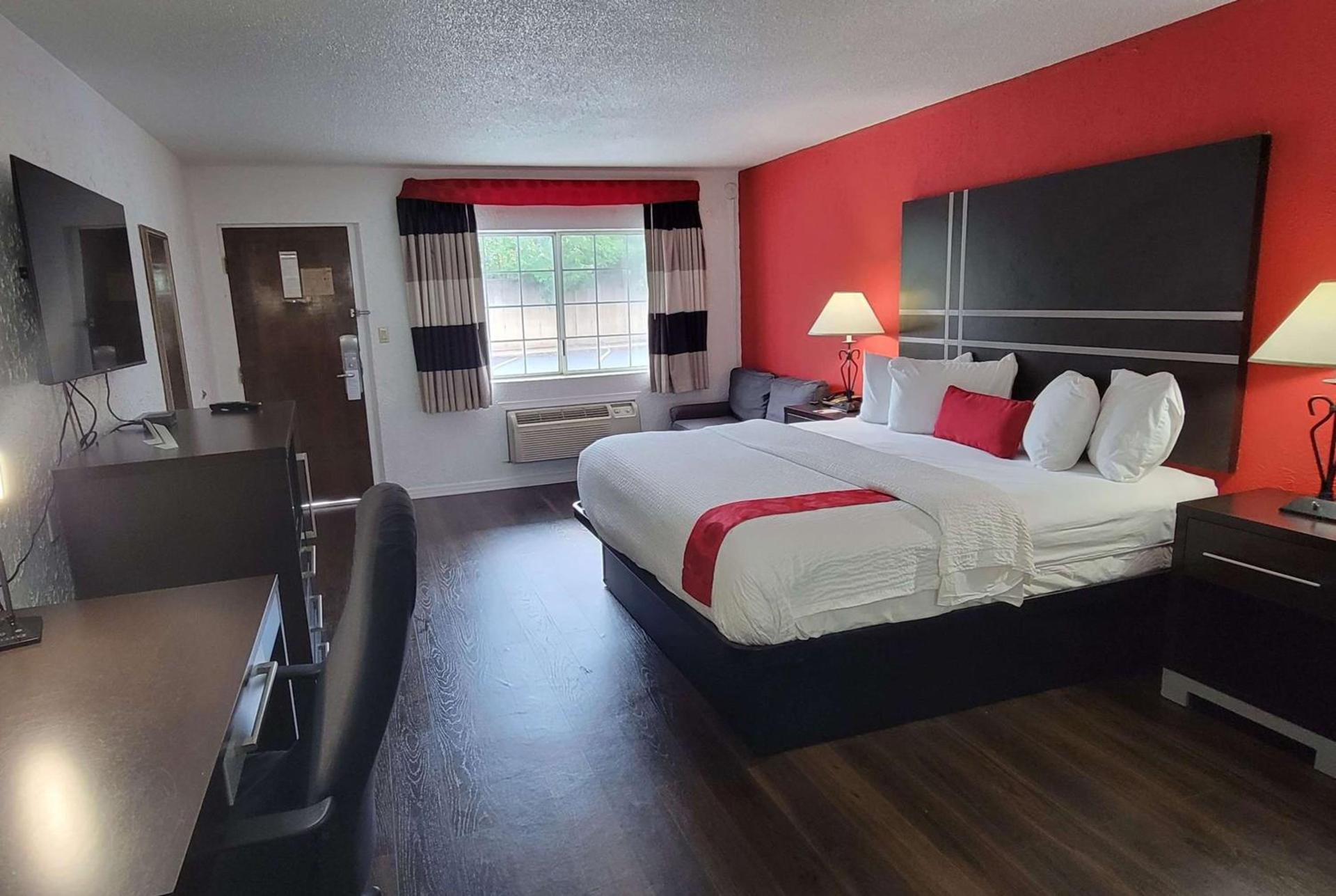 Ramada by Wyndham Mountain Home photo 21