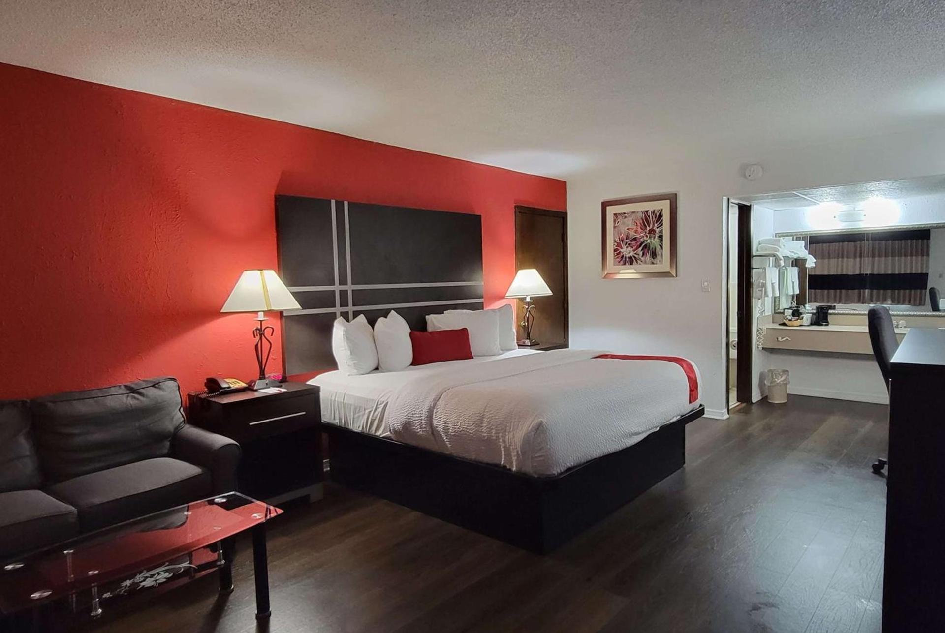 Ramada by Wyndham Mountain Home photo 20