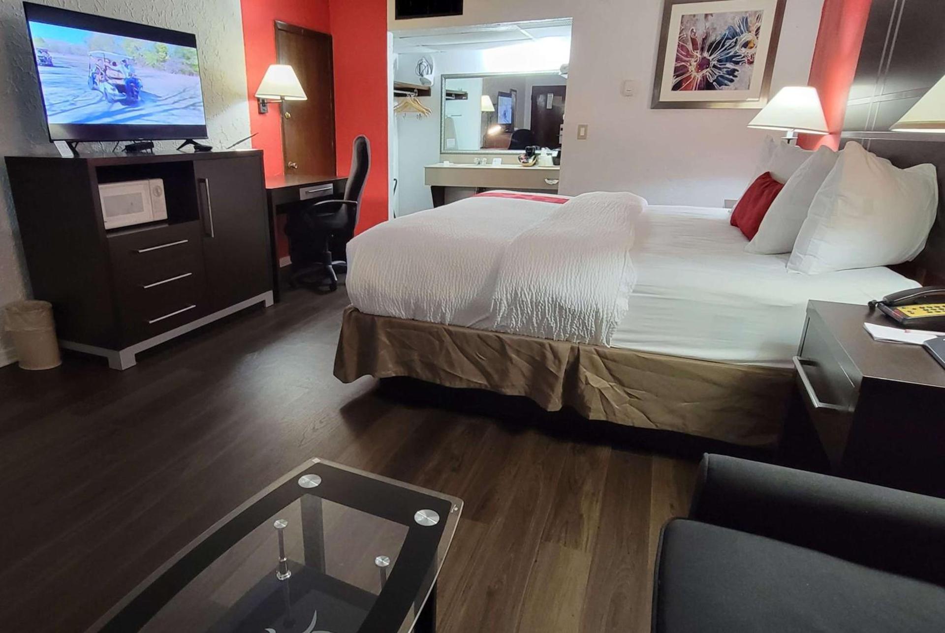 Ramada by Wyndham Mountain Home photo 27