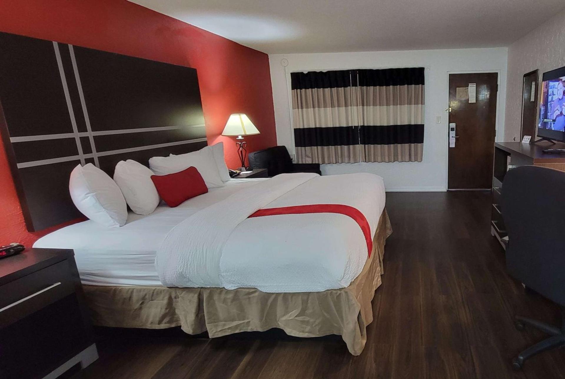 Ramada by Wyndham Mountain Home photo 29