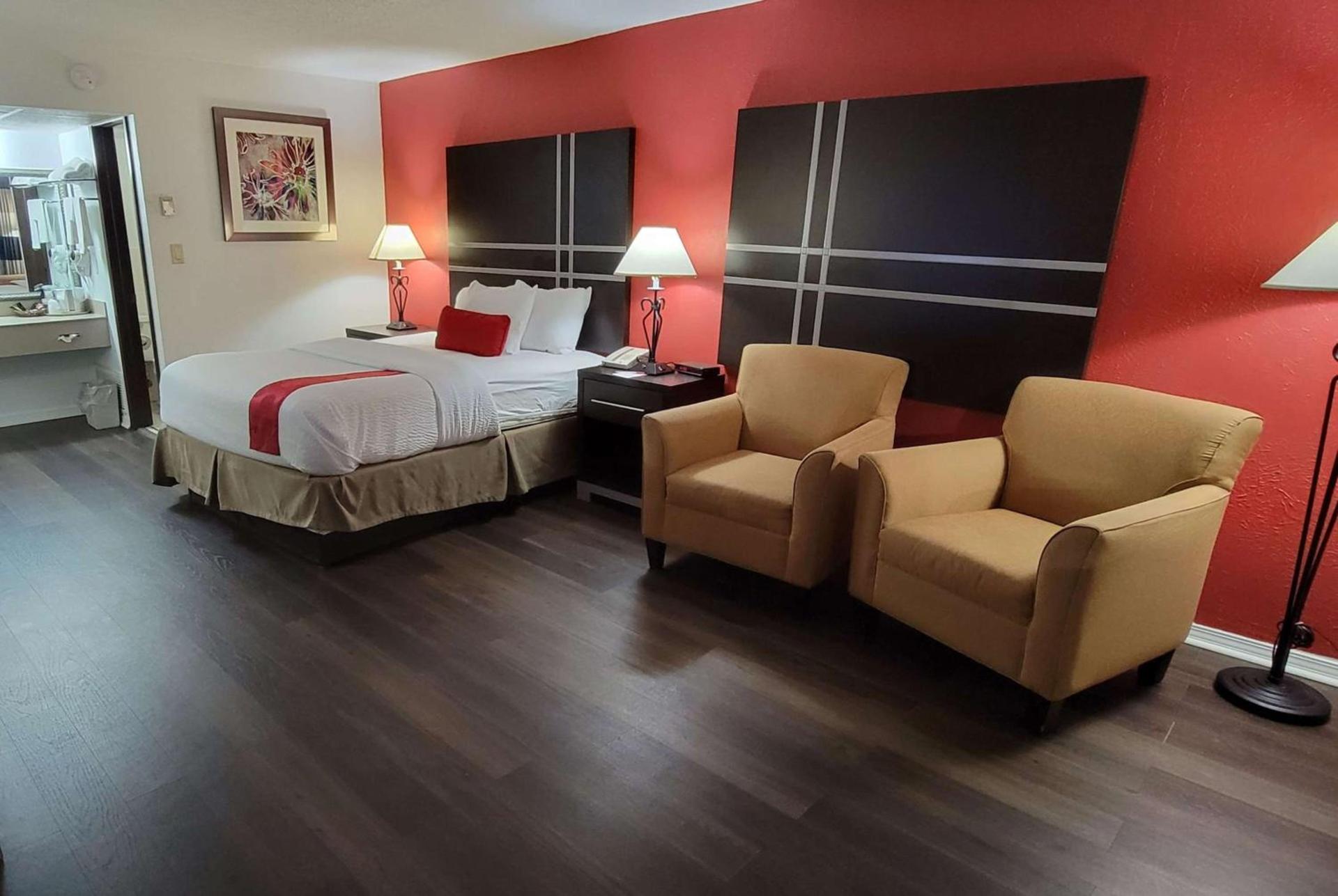 Ramada by Wyndham Mountain Home photo 38