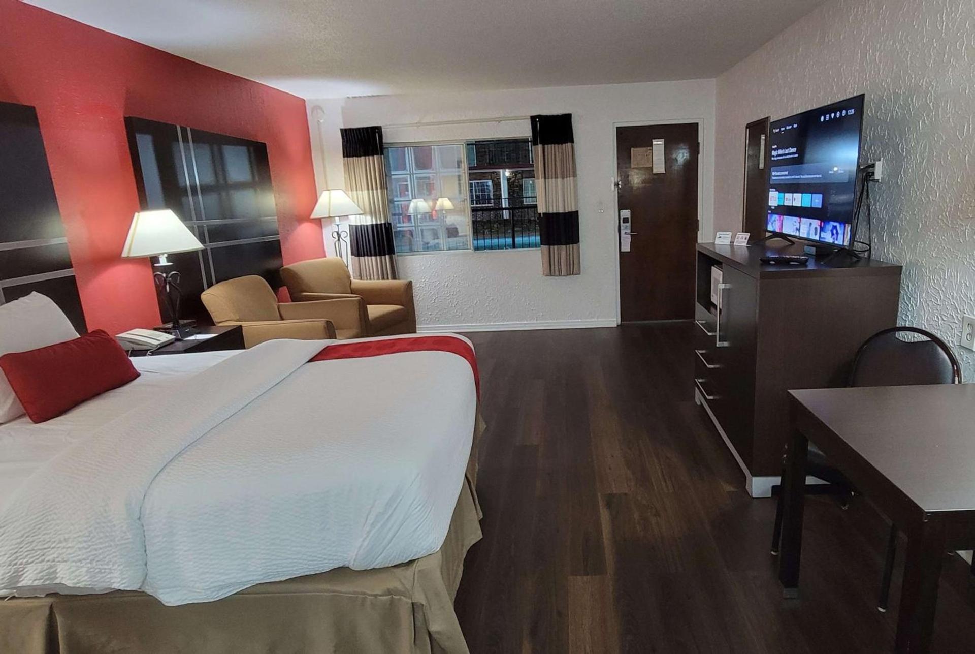 Ramada by Wyndham Mountain Home photo 39