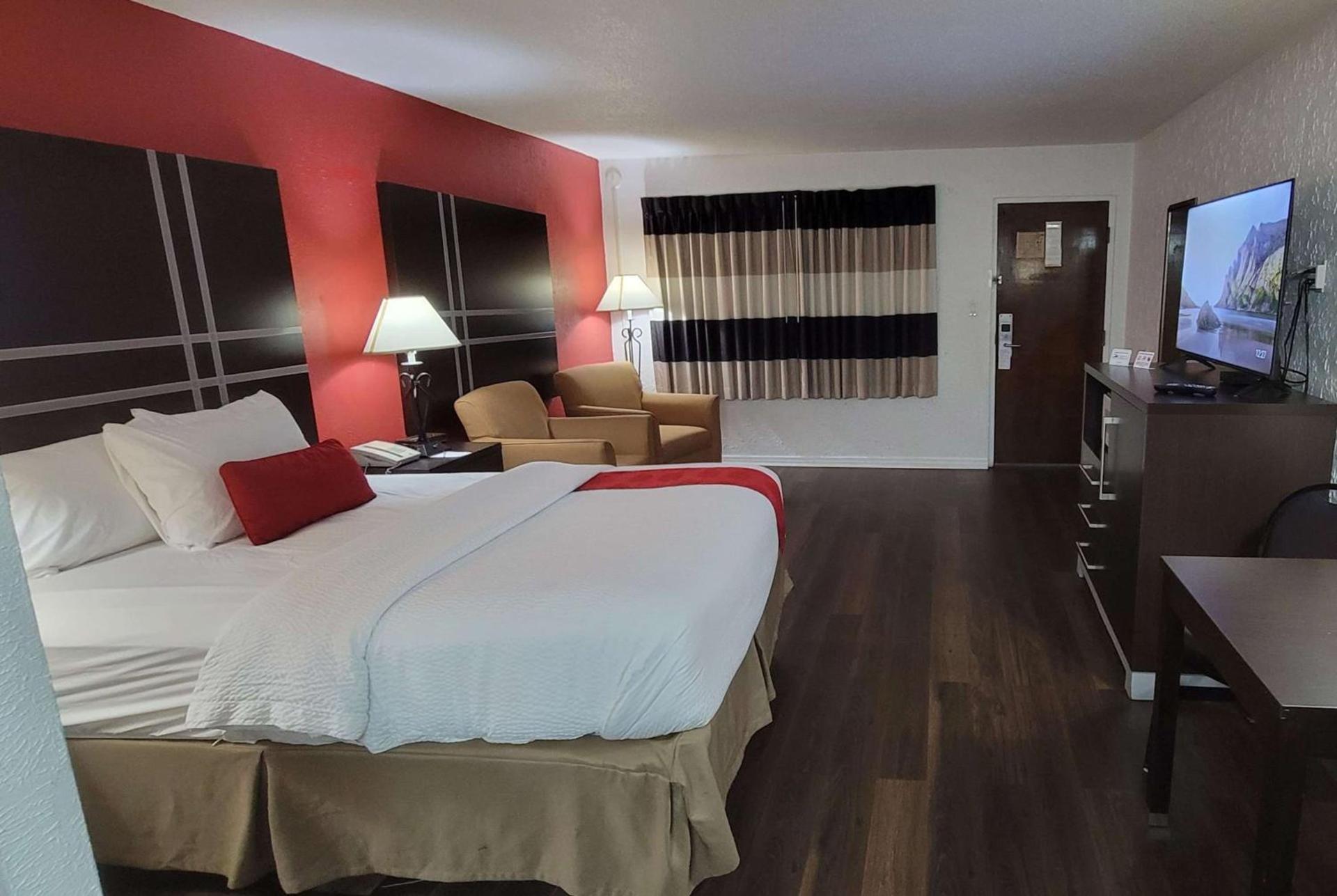 Ramada by Wyndham Mountain Home photo 40