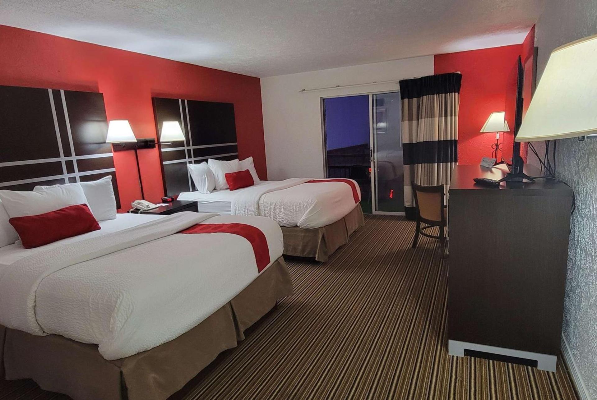 Ramada by Wyndham Mountain Home photo 41