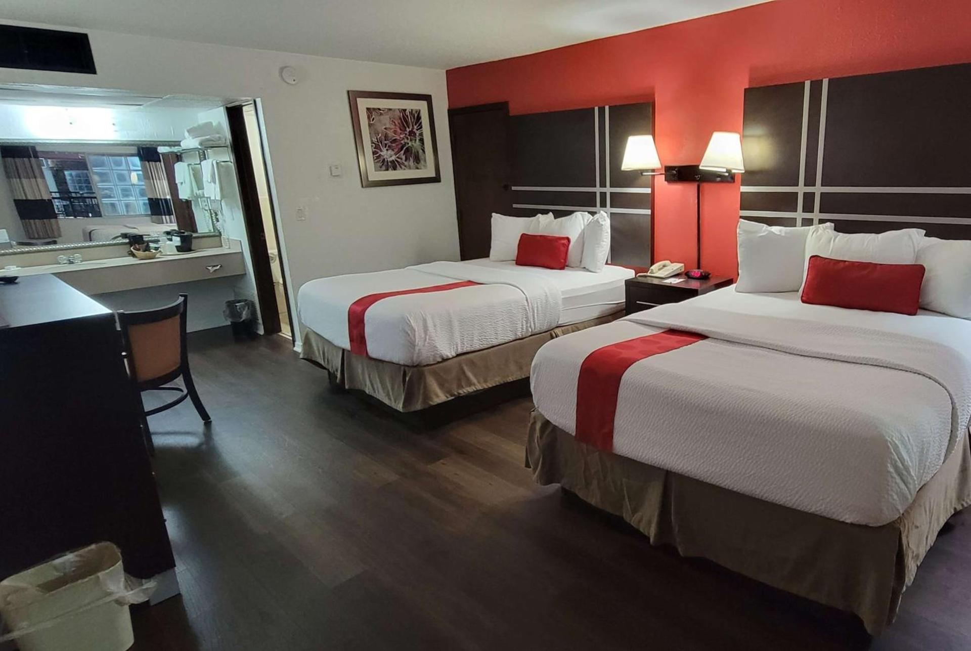 Ramada by Wyndham Mountain Home photo 44