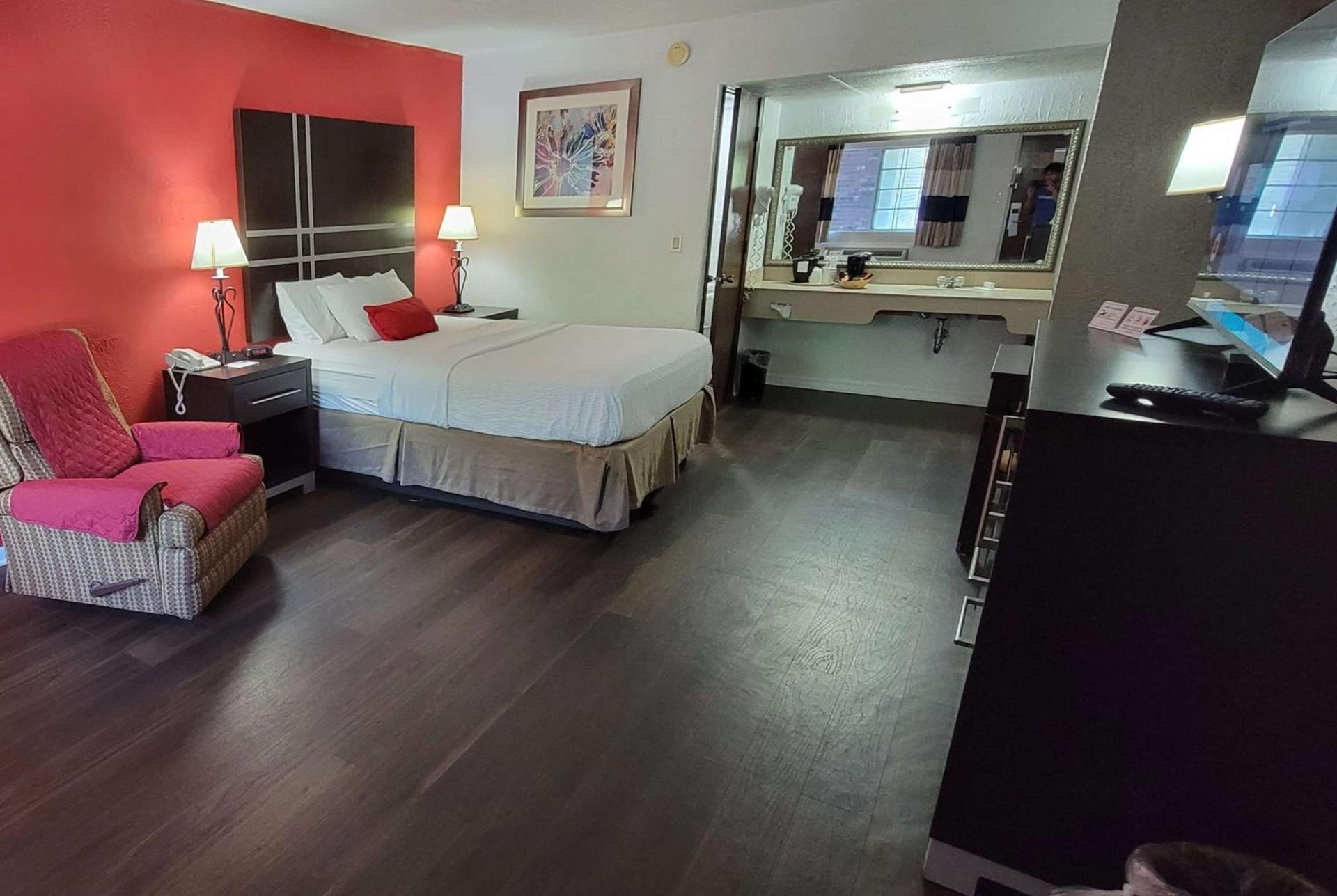 Ramada by Wyndham Mountain Home photo 54
