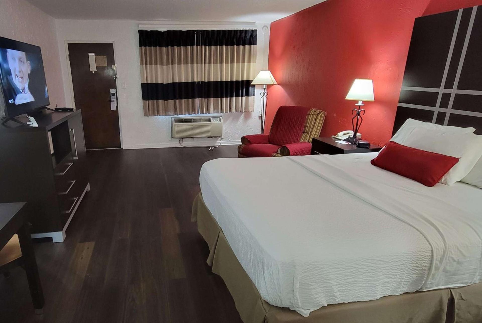 Ramada by Wyndham Mountain Home photo 53