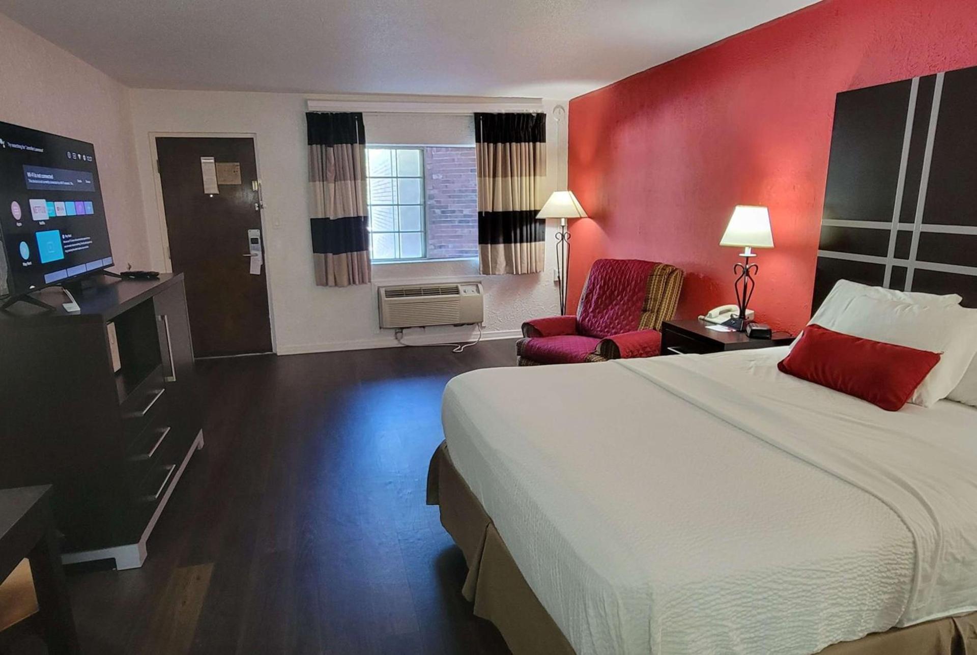 Ramada by Wyndham Mountain Home photo 52