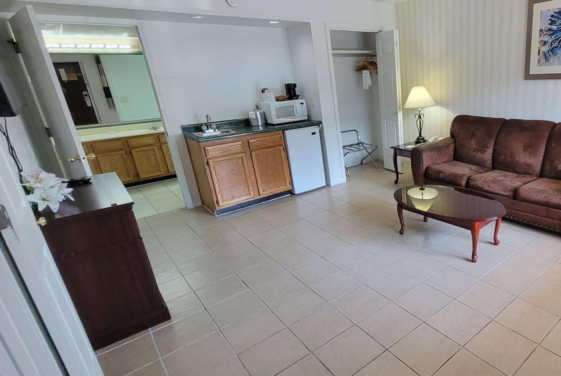Ramada by Wyndham Mountain Home photo 57