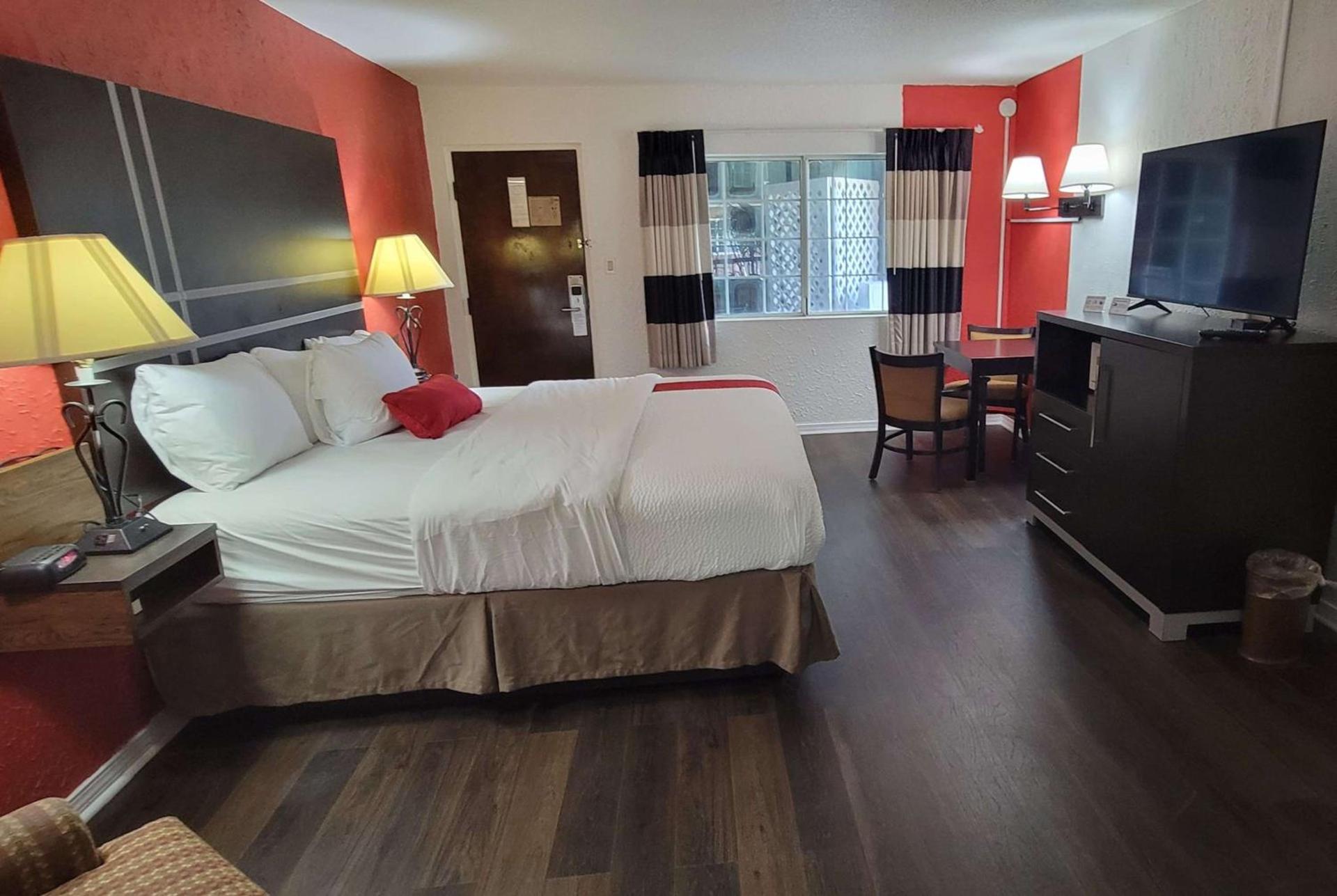 Ramada by Wyndham Mountain Home photo 63