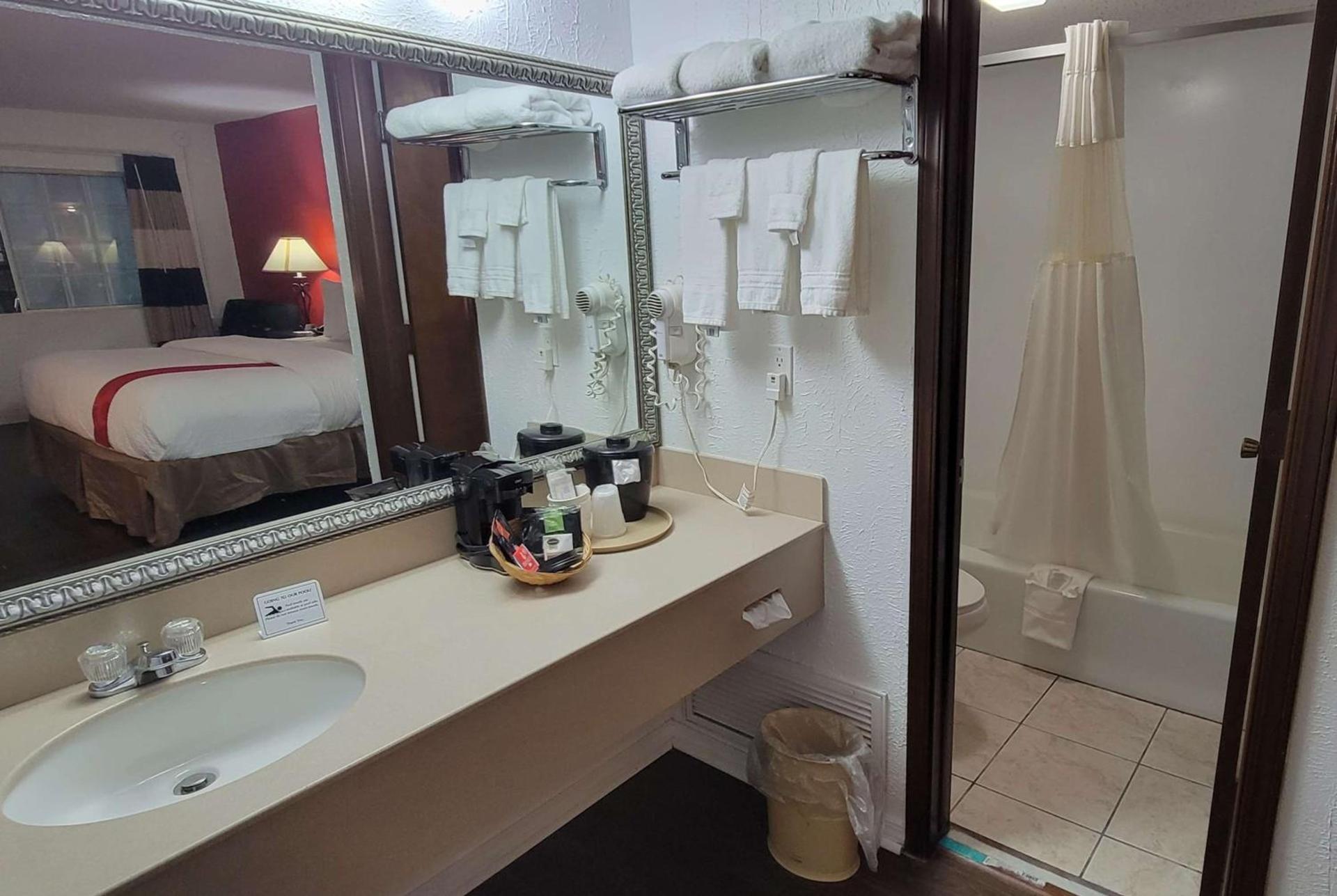 Ramada by Wyndham Mountain Home photo 68