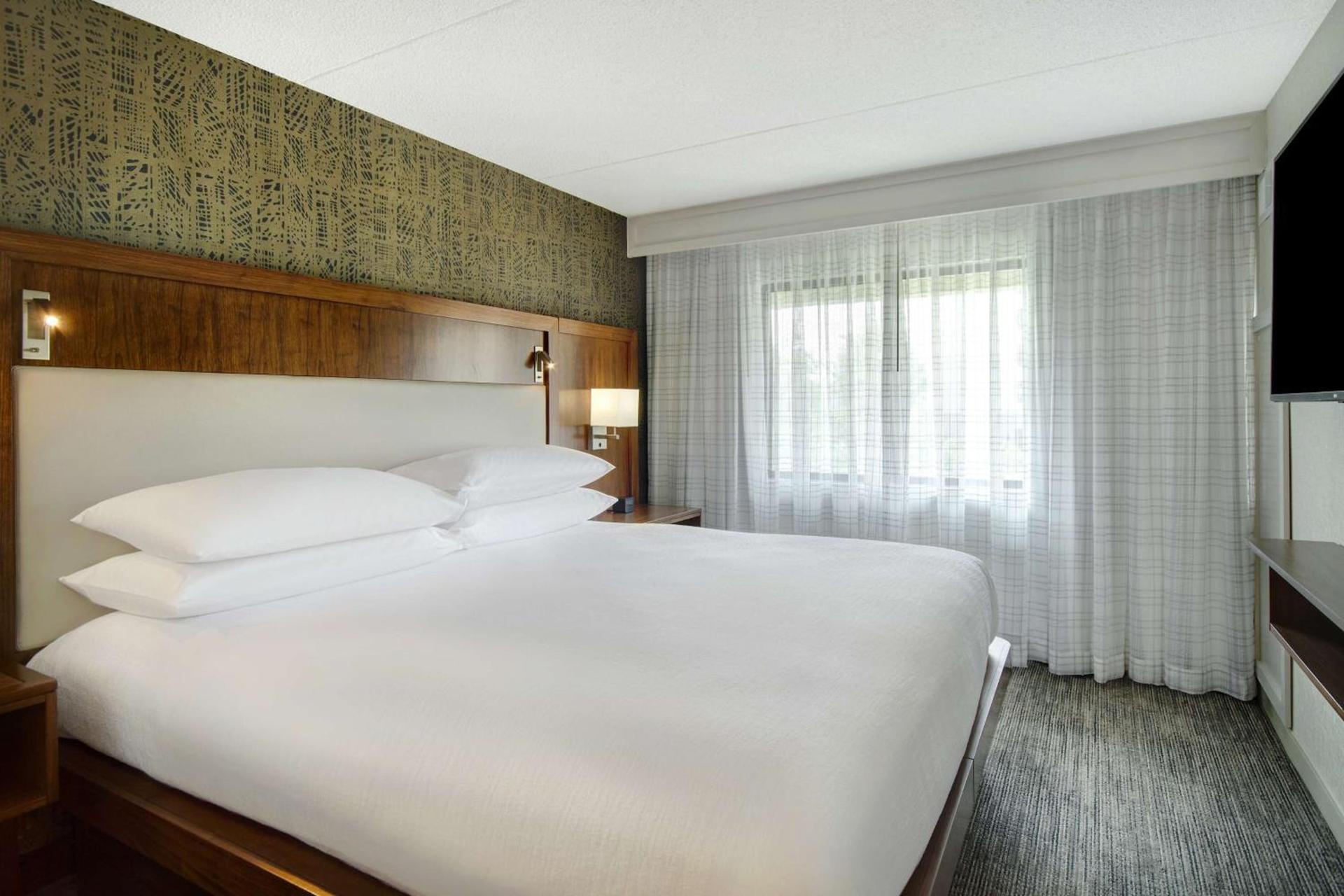 Embassy Suites by Hilton Detroit Metro Airport photo 10