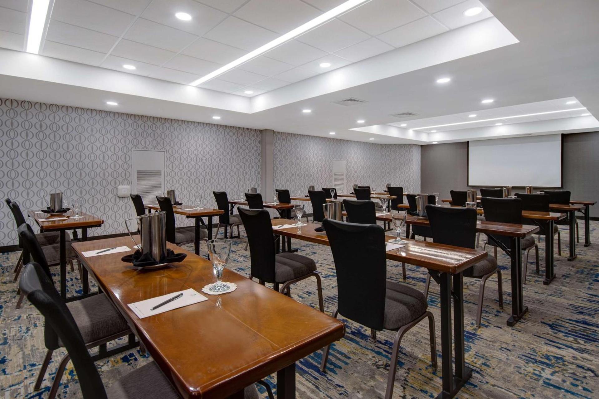 Embassy Suites by Hilton Detroit Metro Airport photo 27