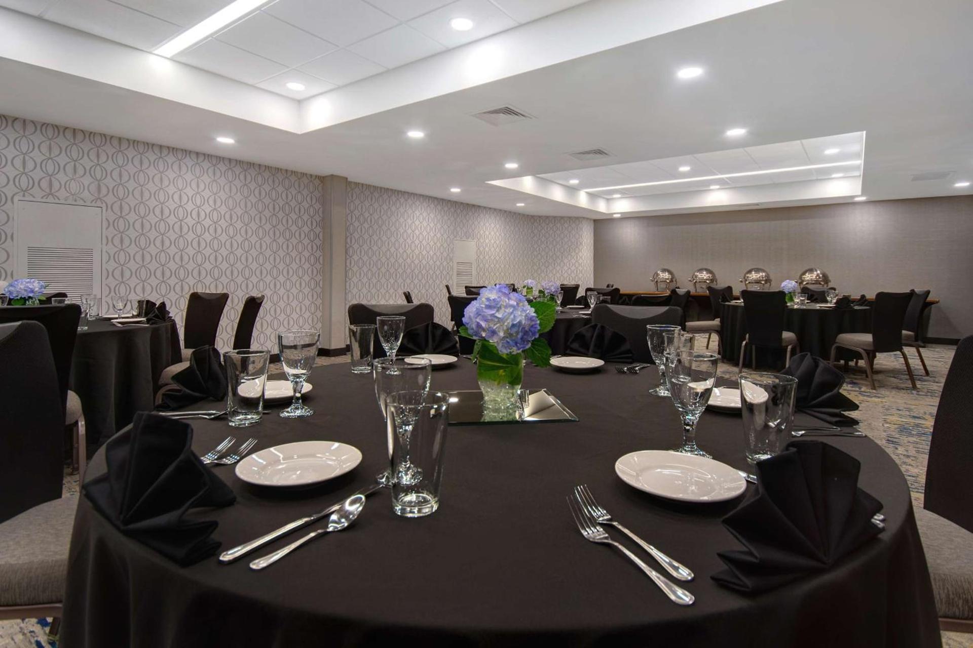 Embassy Suites by Hilton Detroit Metro Airport photo 30
