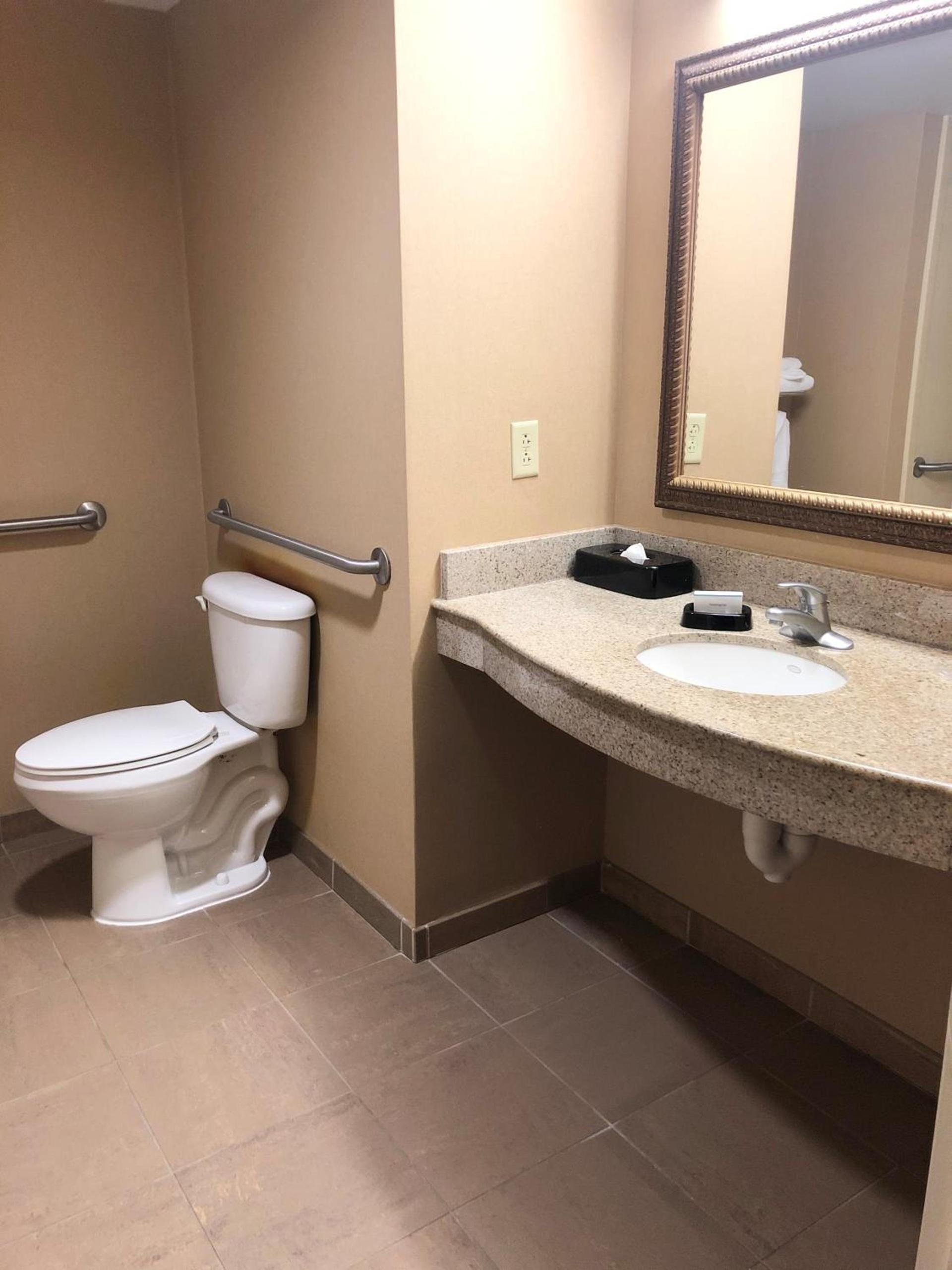 Hampton Inn & Suites Norfolk-Airport photo 31