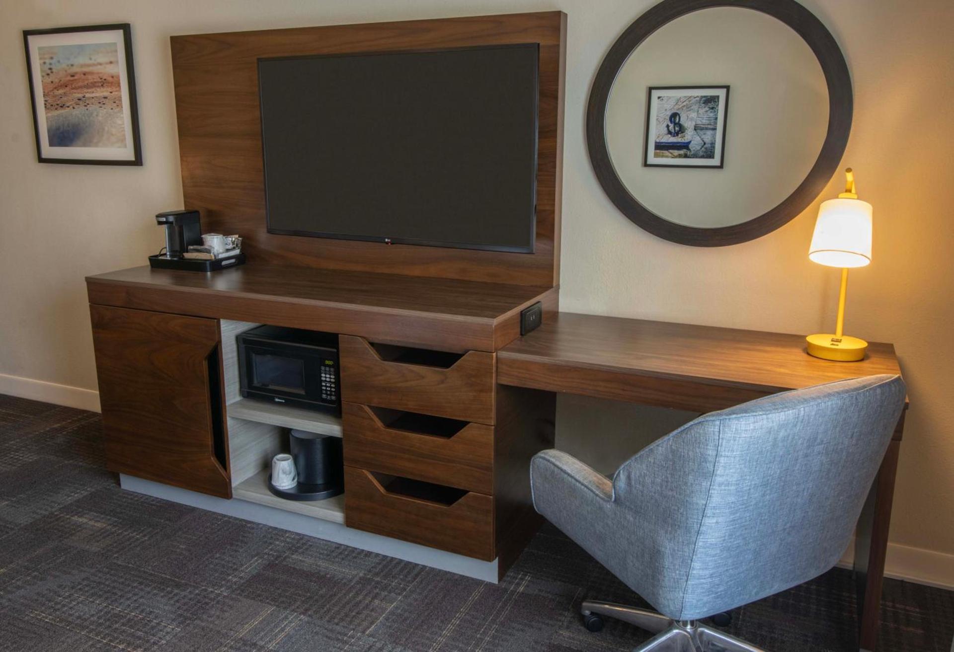 Hampton Inn & Suites Norfolk-Airport photo 34