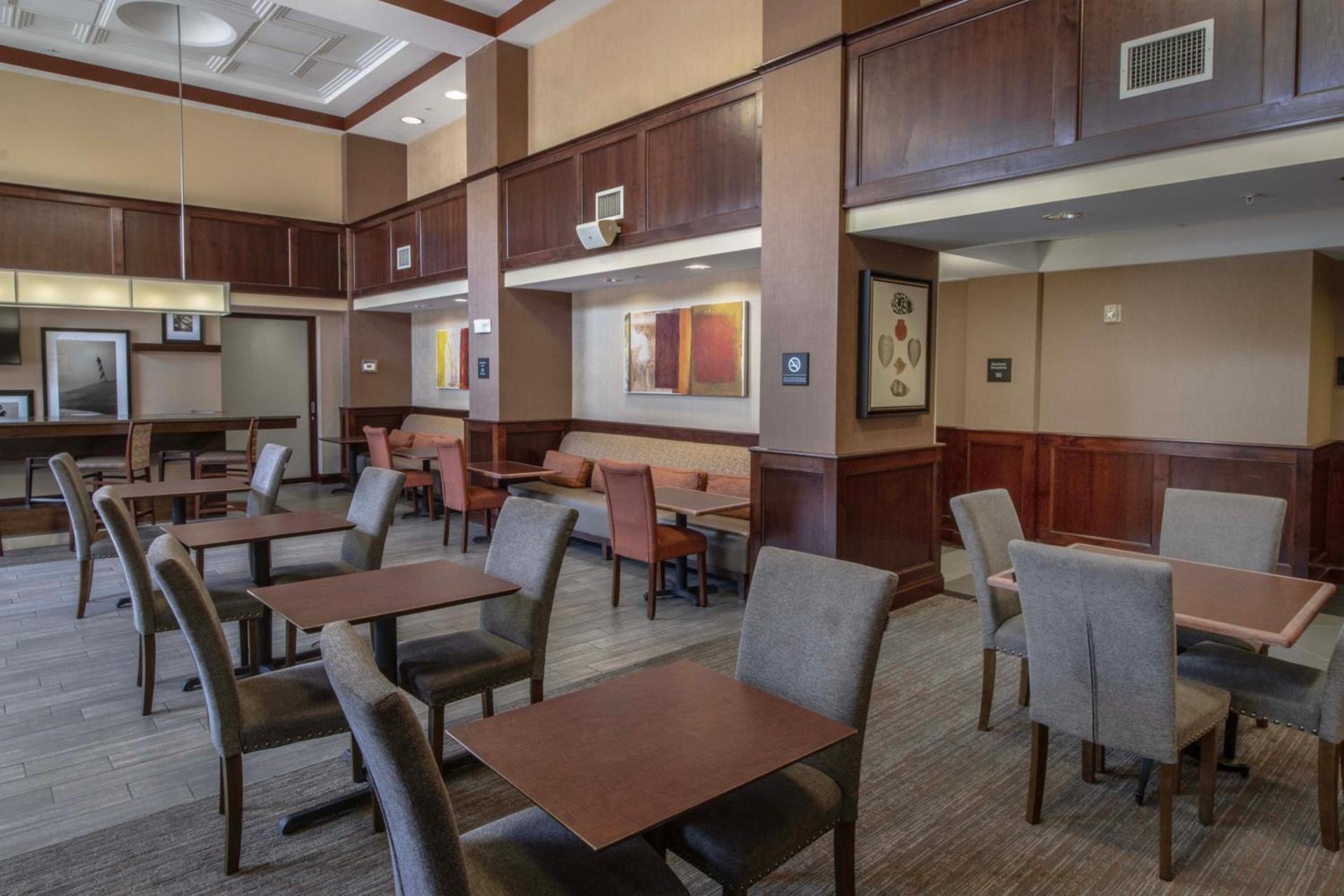 Hampton Inn & Suites Norfolk-Airport photo 2