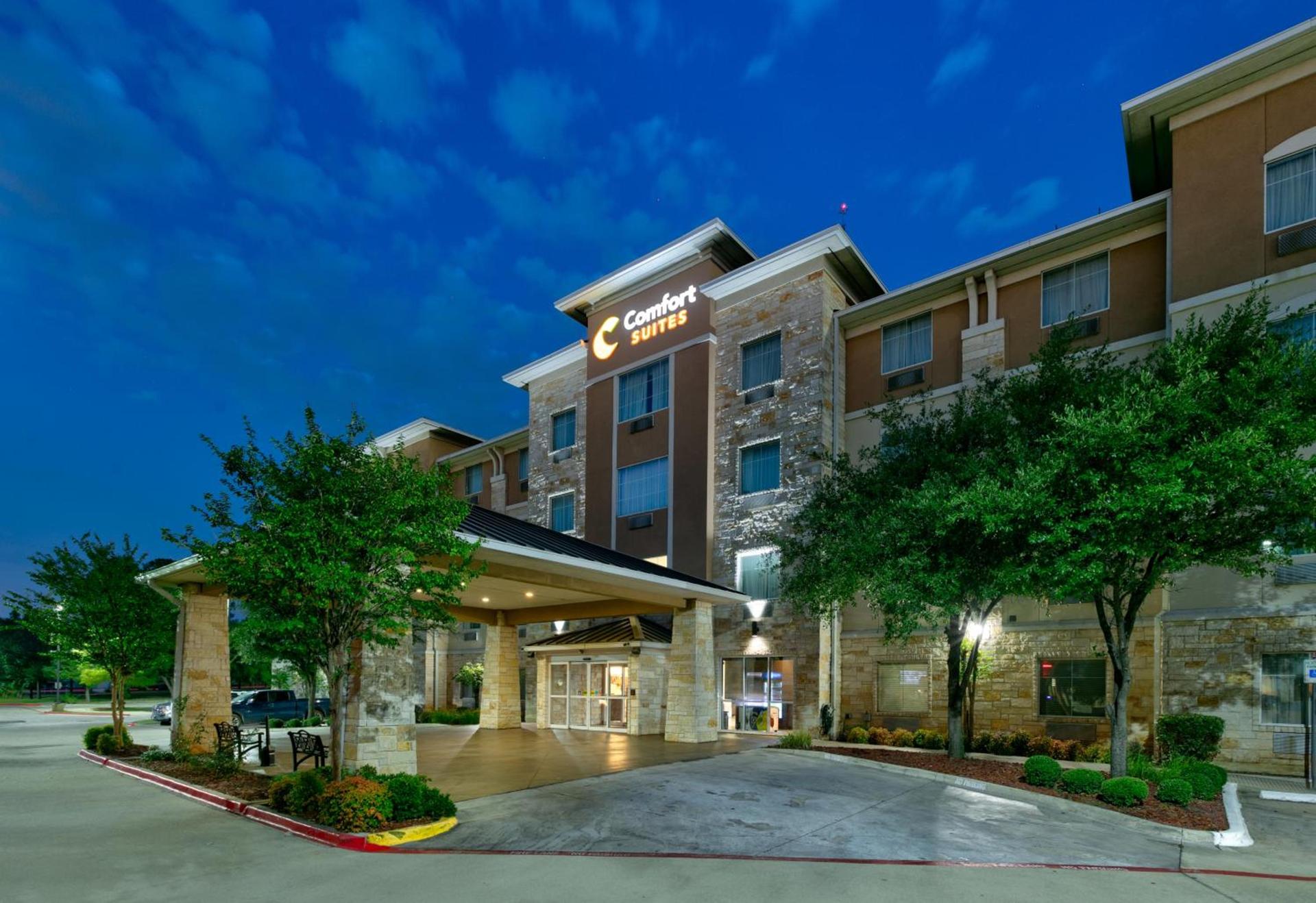 Comfort Suites Arlington - Entertainment District photo 2