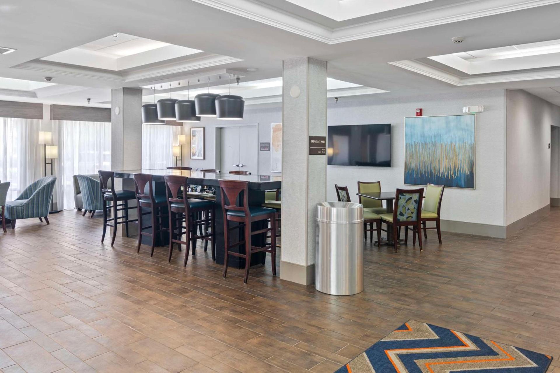 Hampton Inn Atlanta-Woodstock photo 4