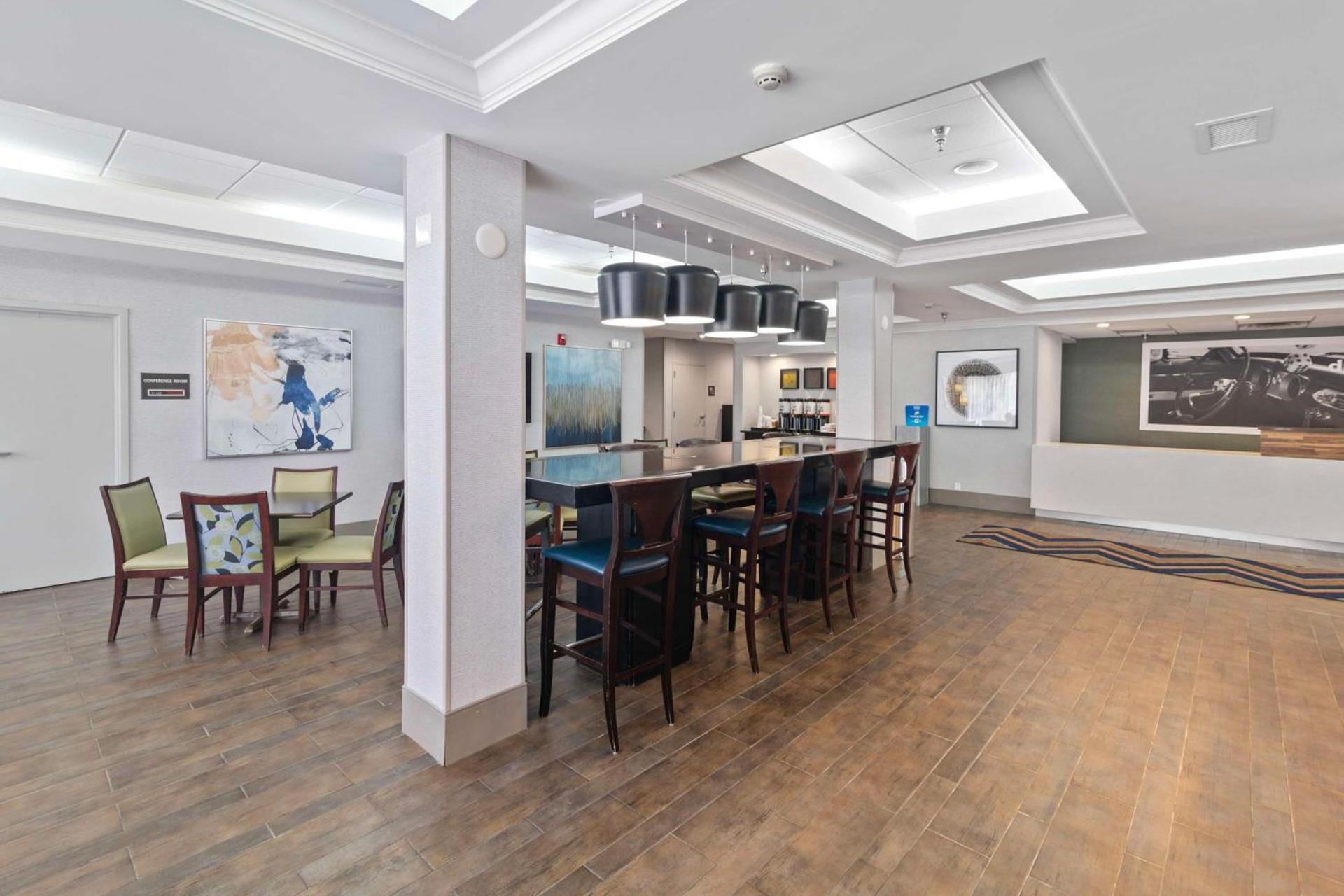 Hampton Inn Atlanta-Woodstock photo 6