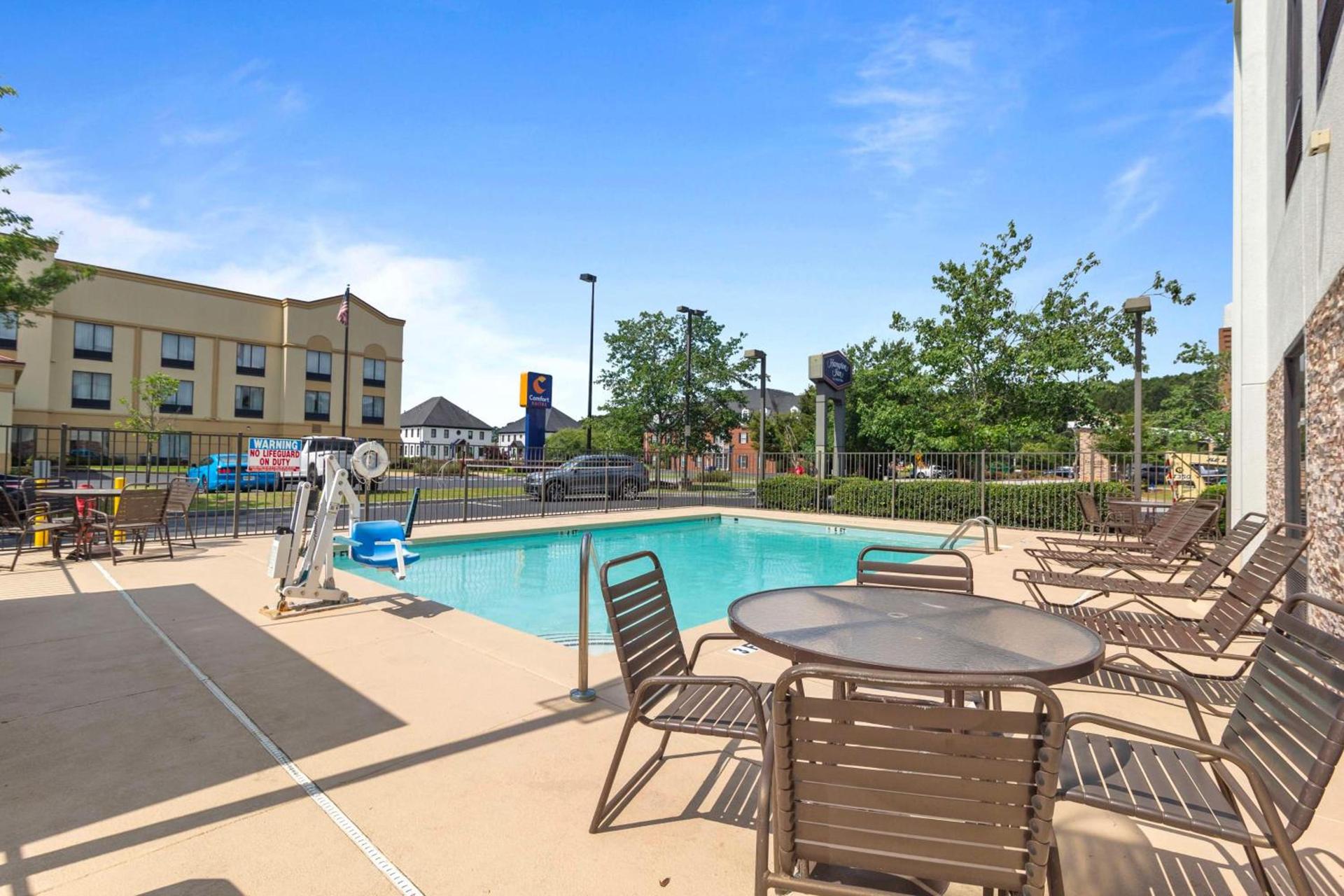 Hampton Inn Atlanta-Woodstock photo 7
