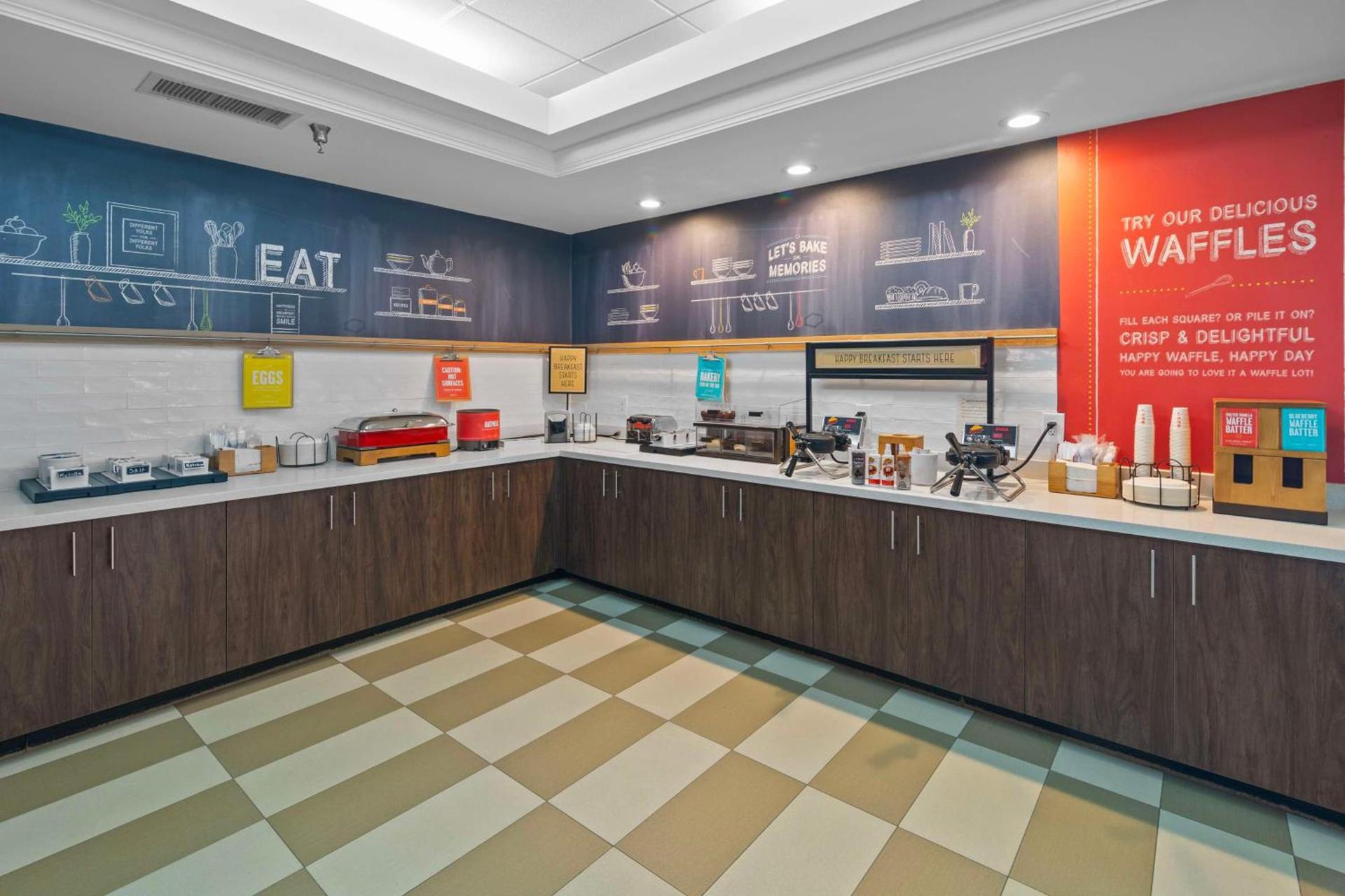 Hampton Inn Atlanta-Woodstock photo 8