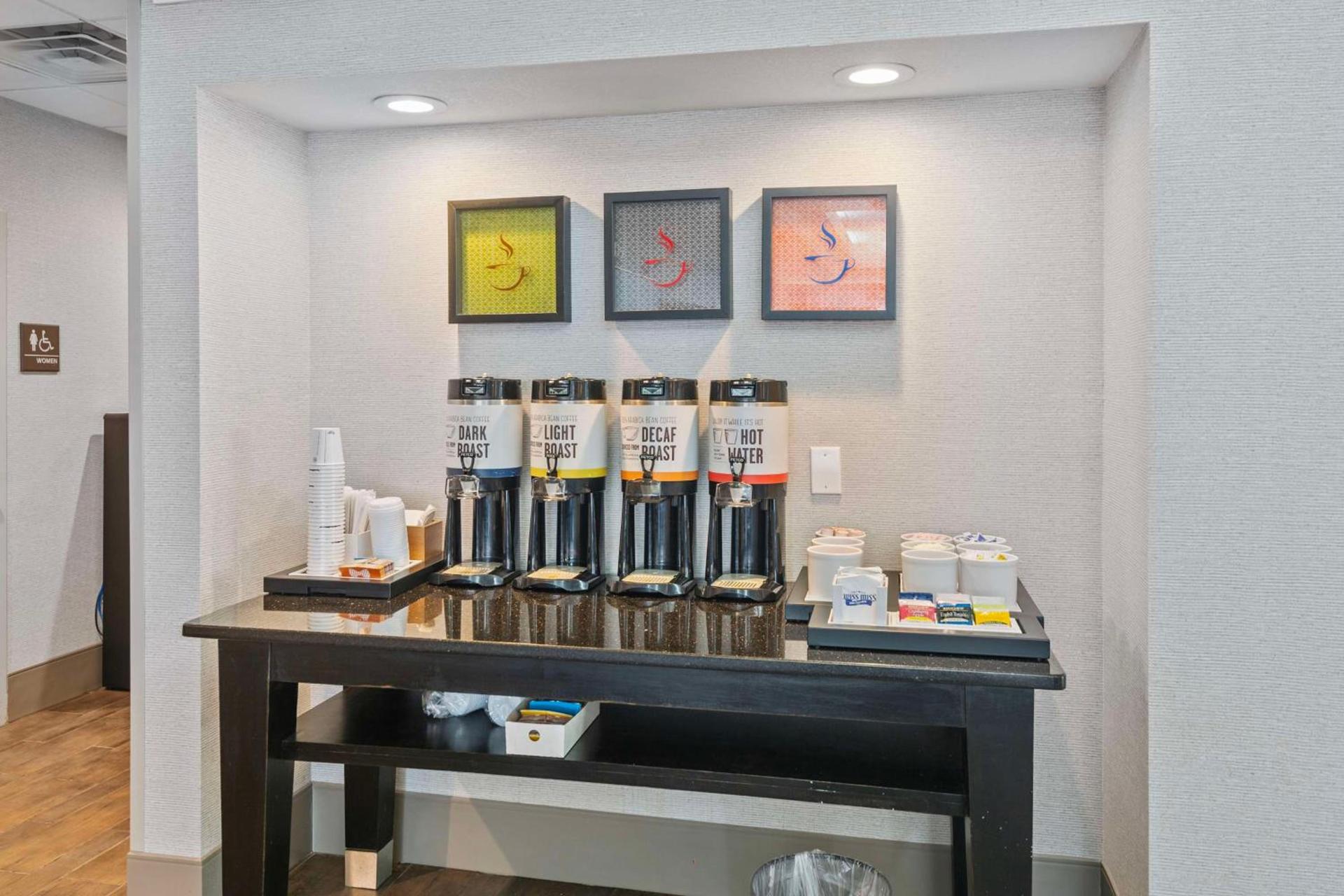 Hampton Inn Atlanta-Woodstock photo 10