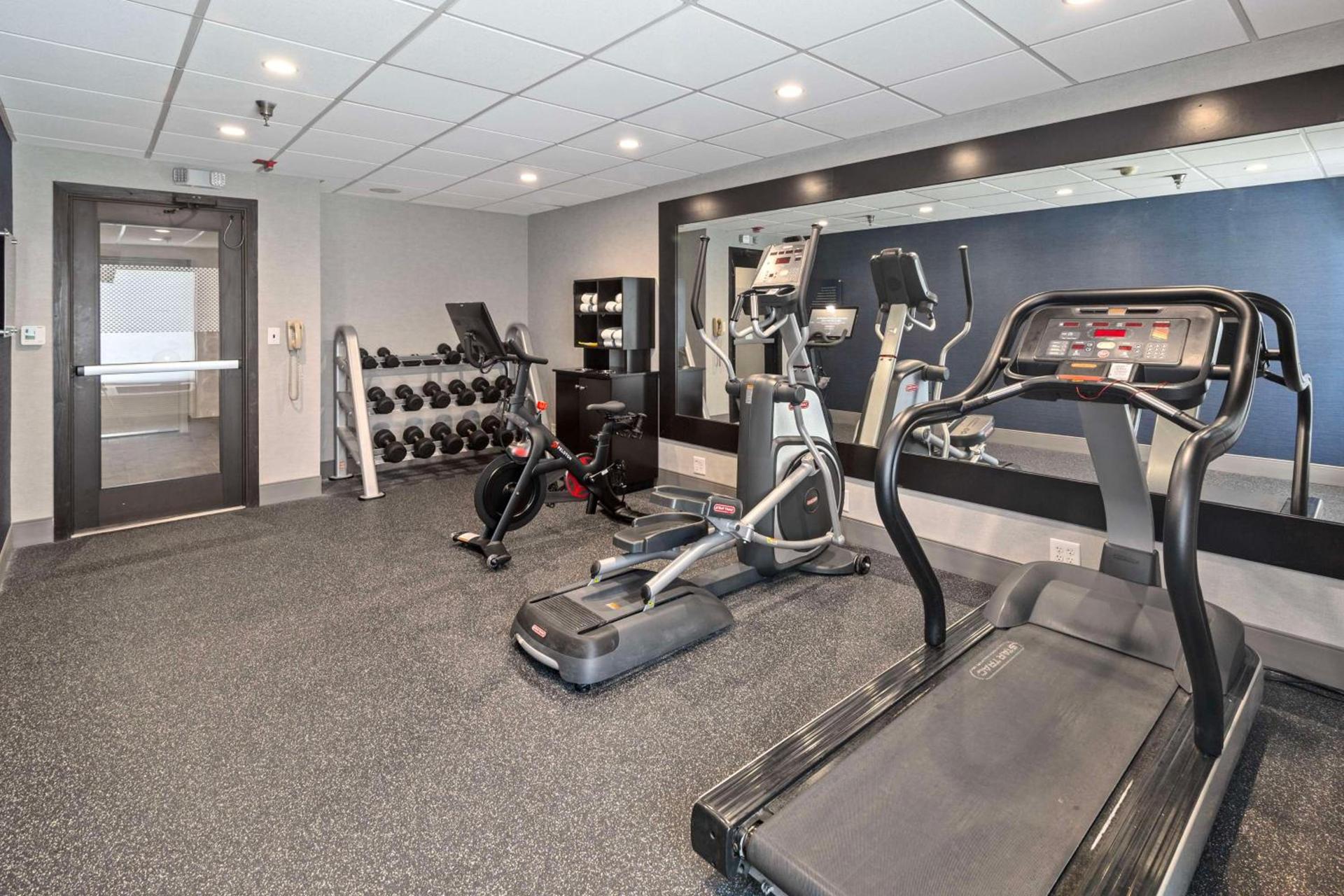 Hampton Inn Atlanta-Woodstock photo 11