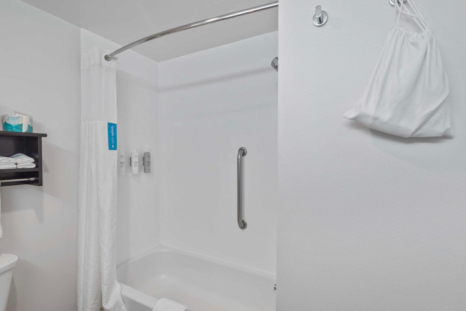 Hampton Inn Atlanta-Woodstock photo 15