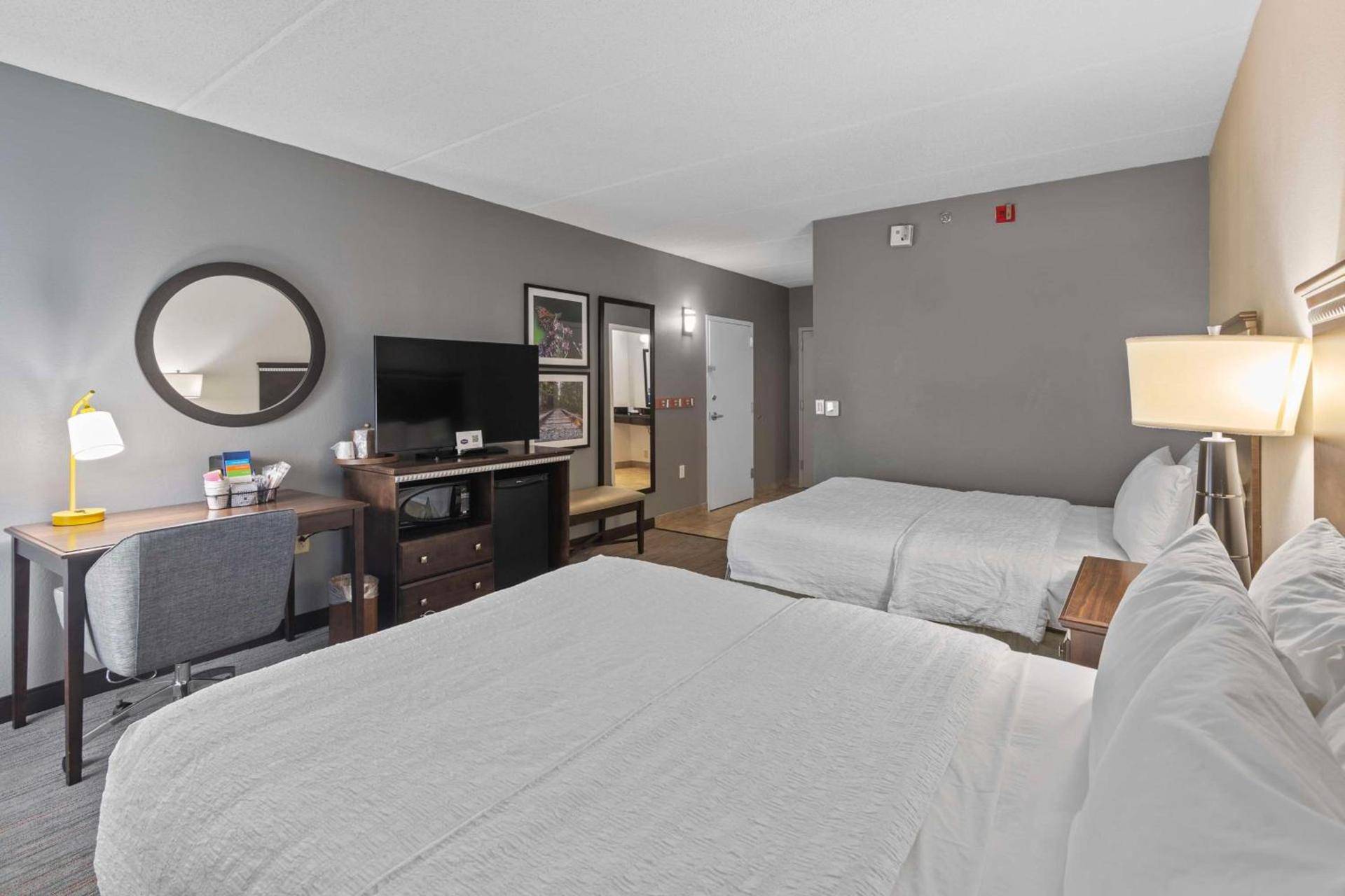 Hampton Inn Atlanta-Woodstock photo 16