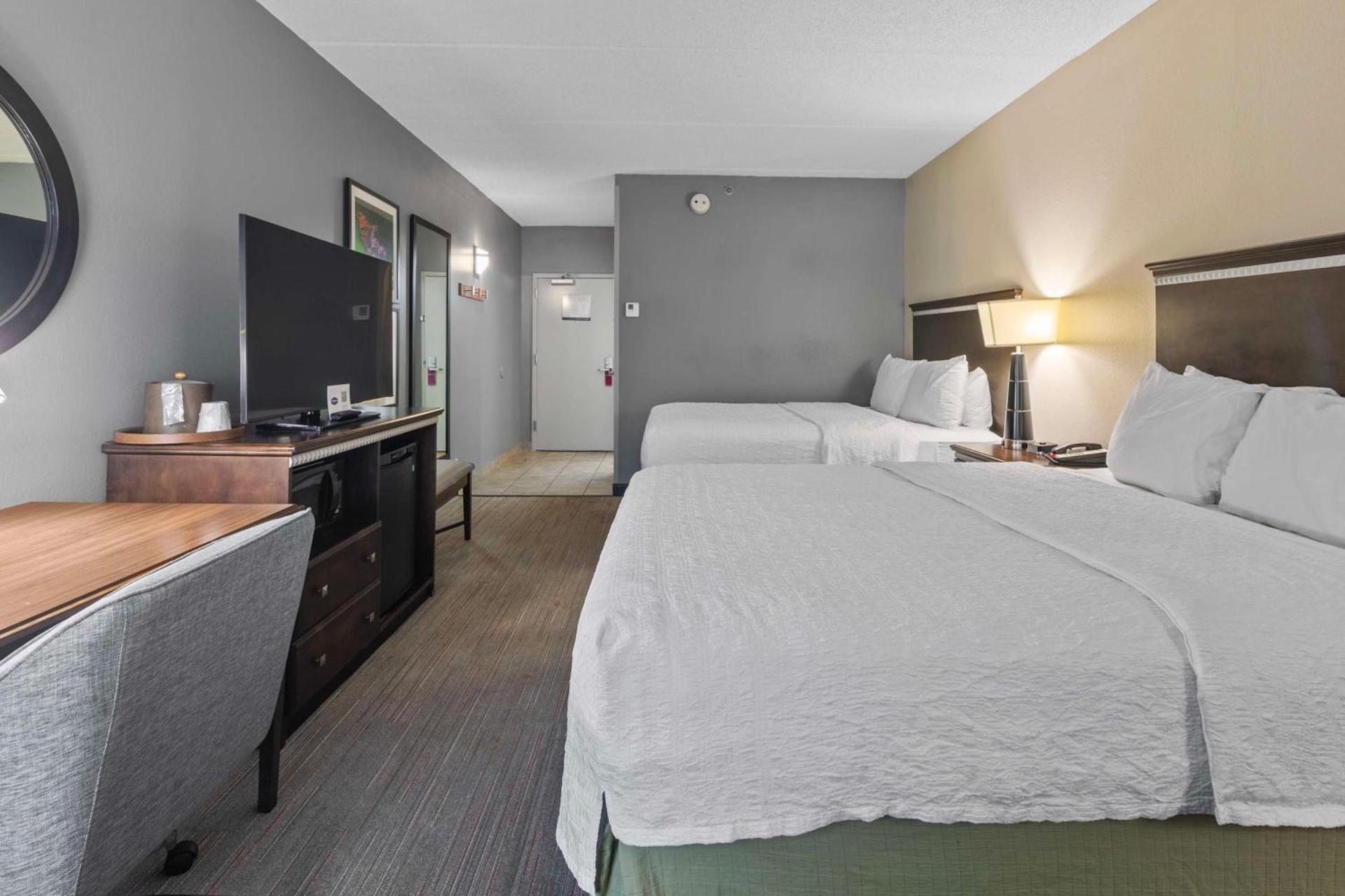 Hampton Inn Atlanta-Woodstock photo 19