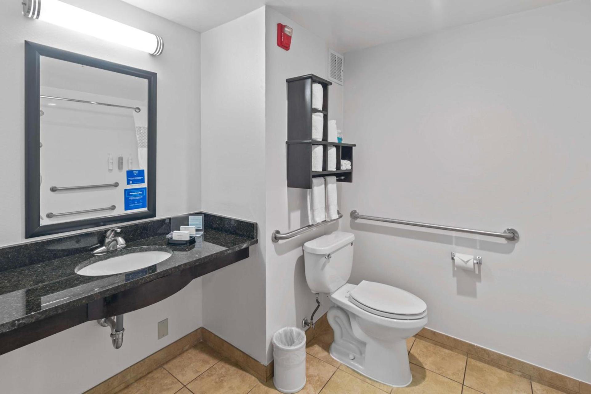 Hampton Inn Atlanta-Woodstock photo 24