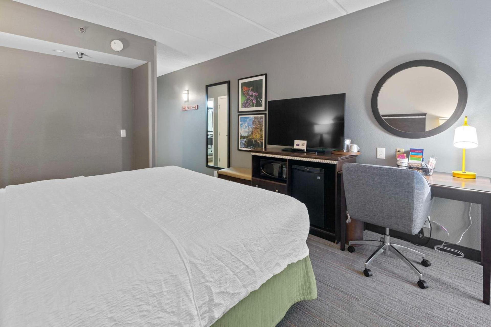 Hampton Inn Atlanta-Woodstock photo 30