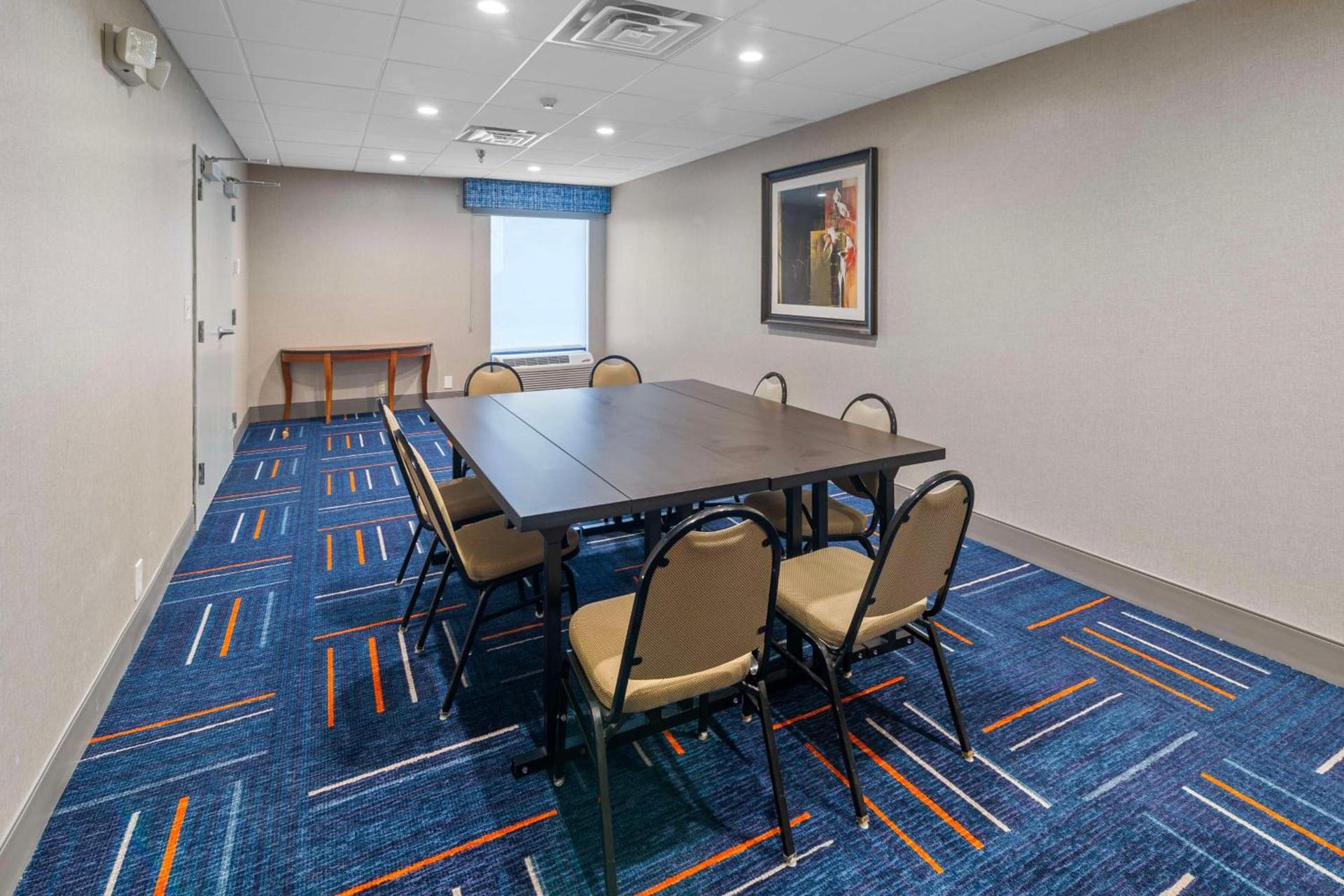 Hampton Inn Atlanta-Woodstock photo 32