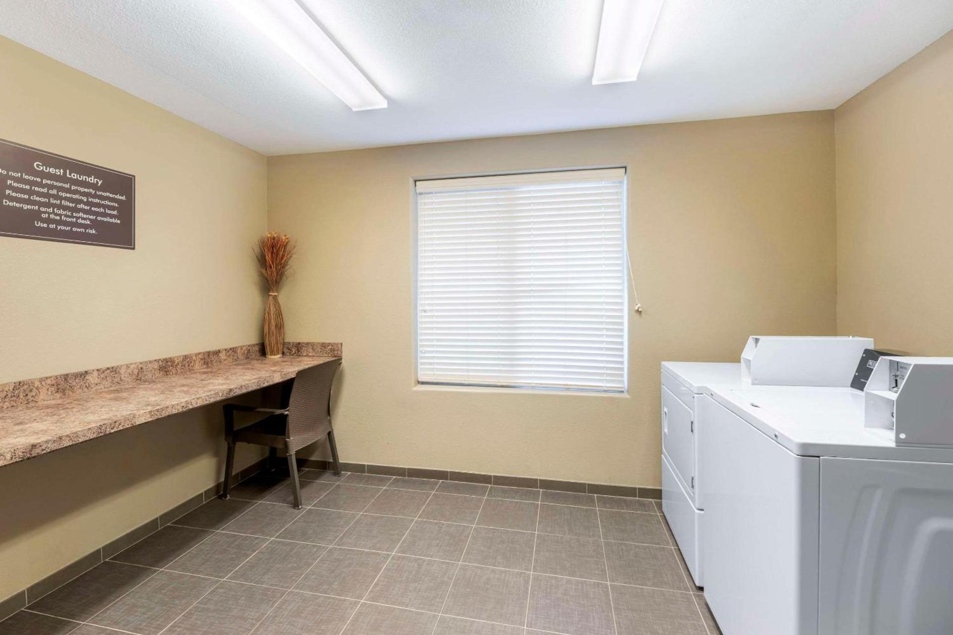 Sleep Inn & Suites Carlsbad Caverns Area photo 33
