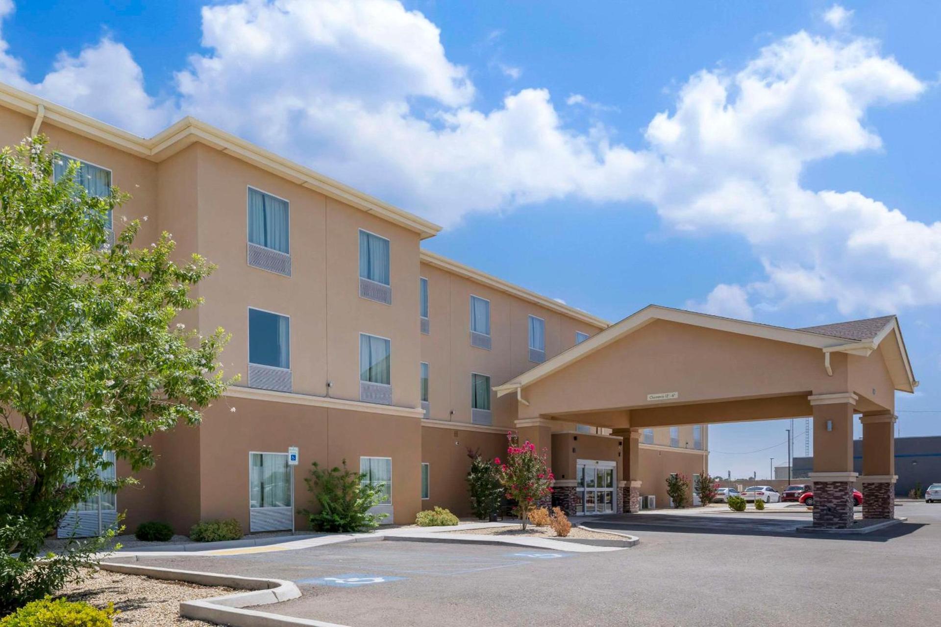 Quality Inn & Suites Carlsbad Caverns Area photo 3