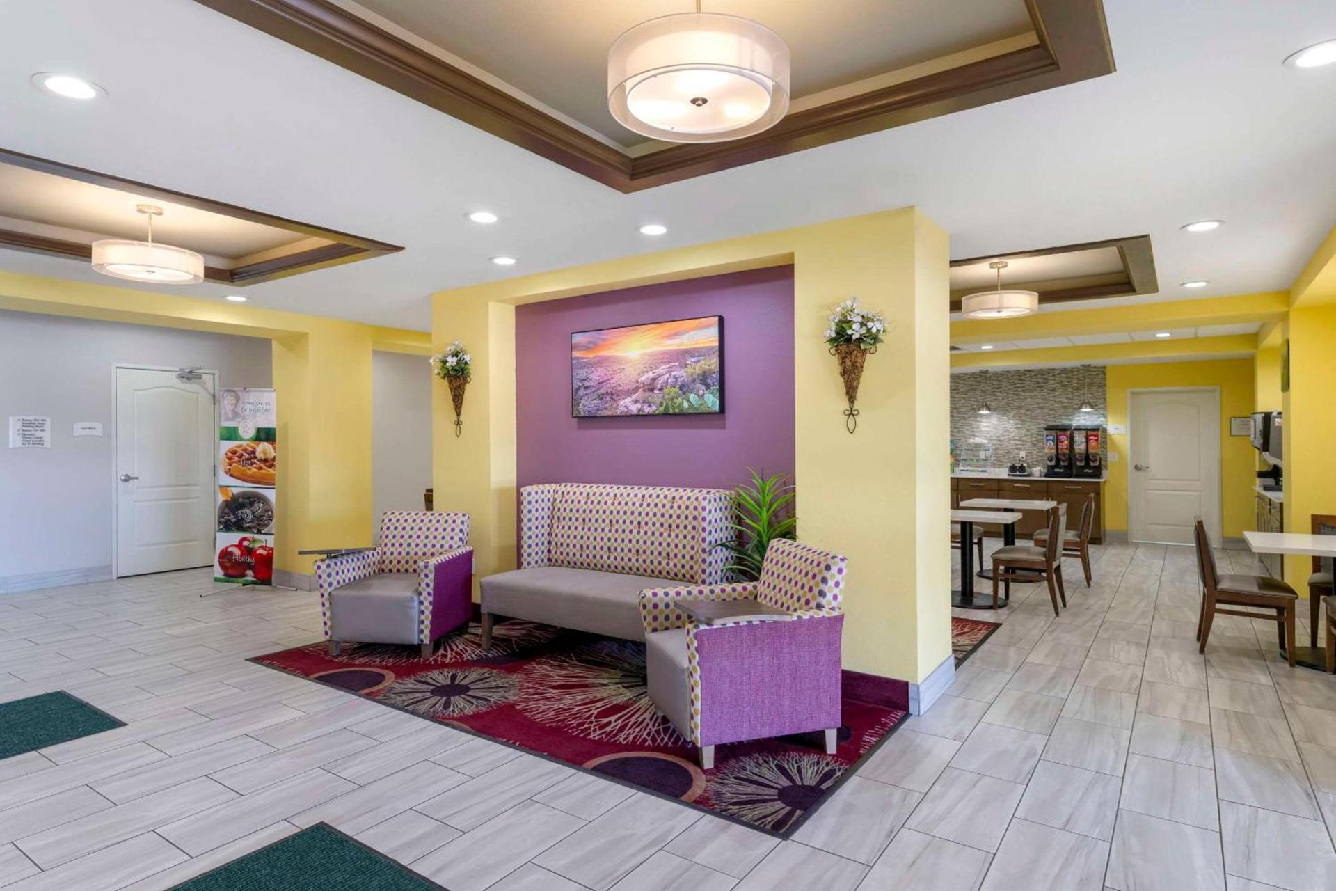 Quality Inn & Suites Carlsbad Caverns Area photo 6