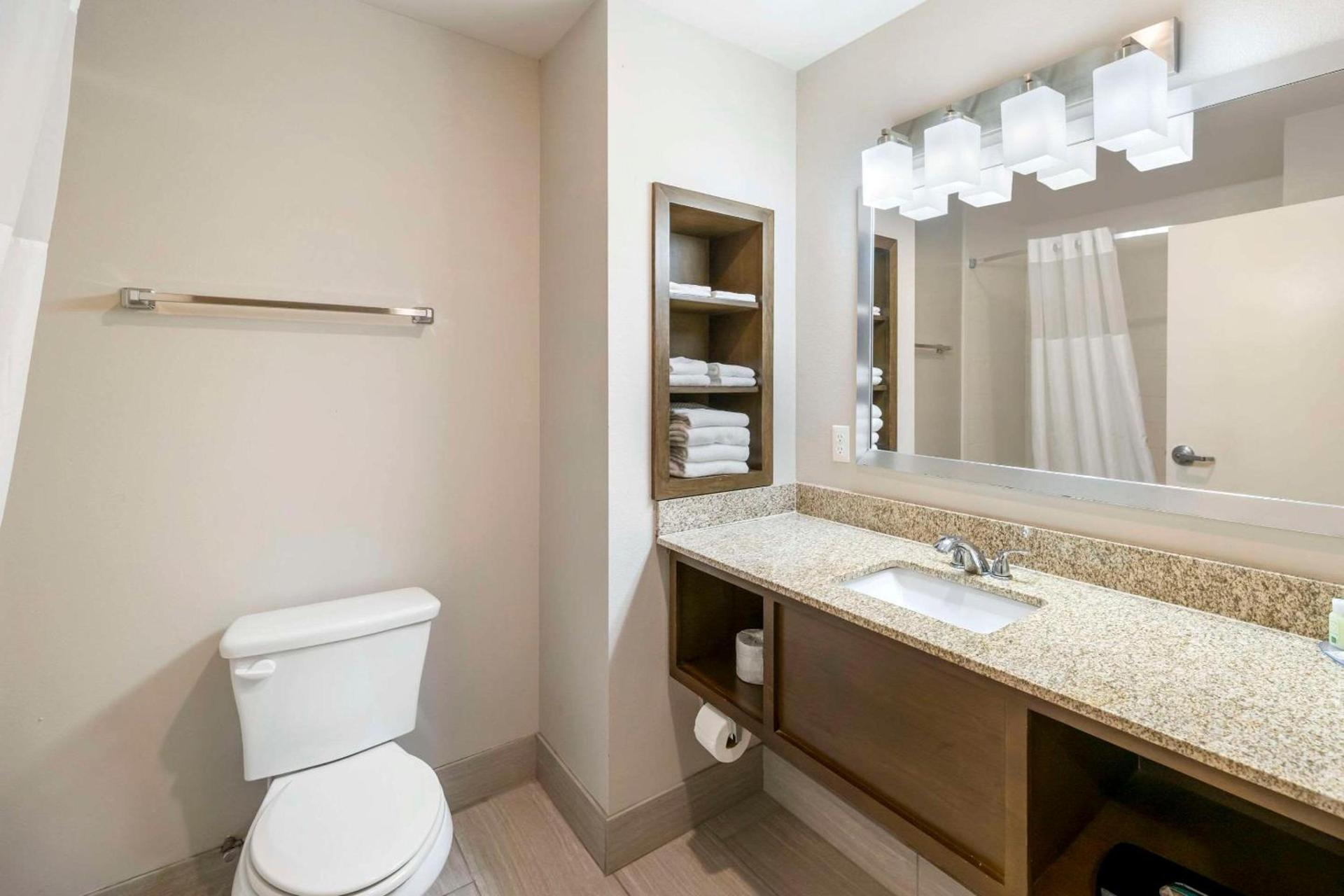 Quality Inn & Suites Carlsbad Caverns Area photo 10
