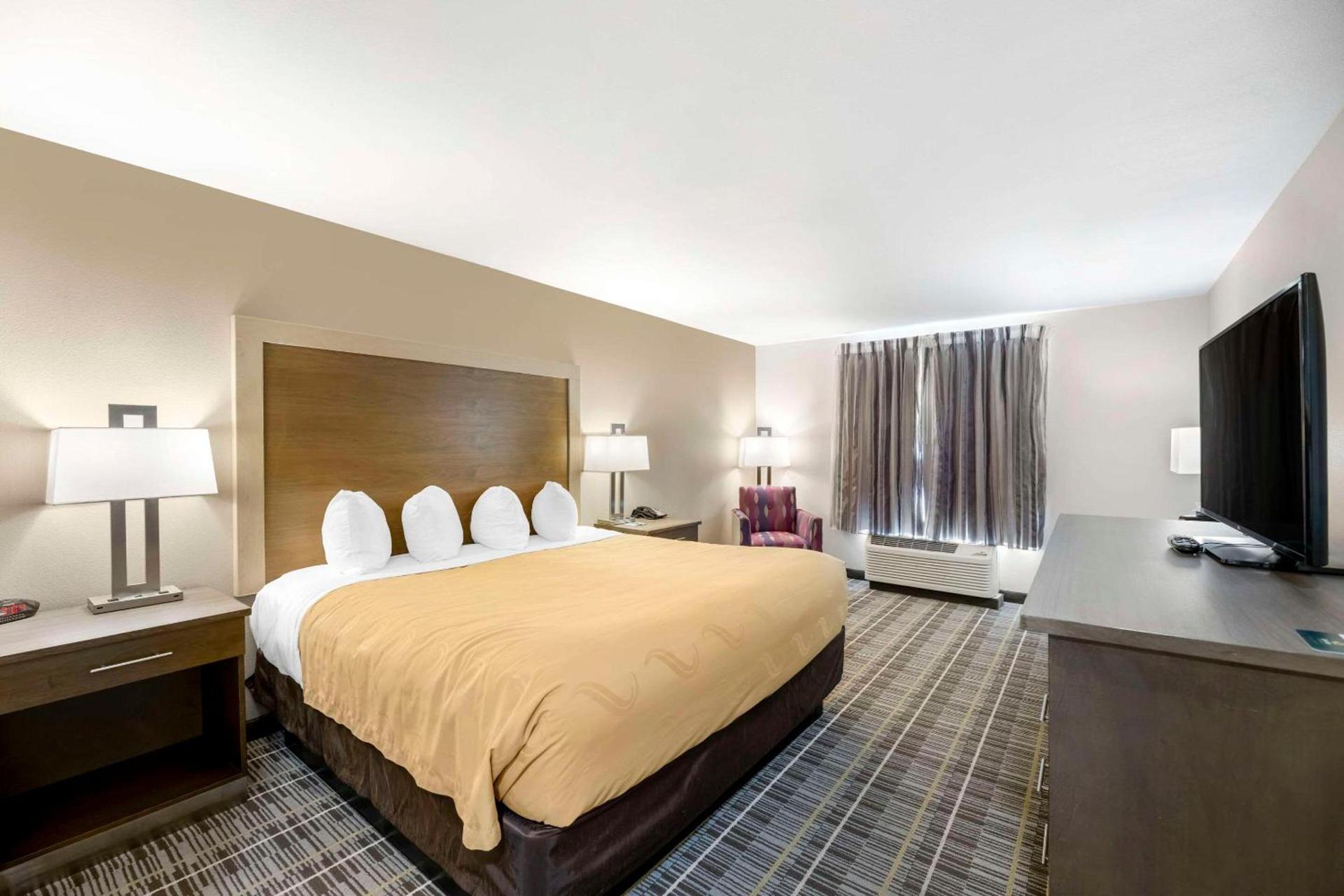 Quality Inn & Suites Carlsbad Caverns Area photo 11