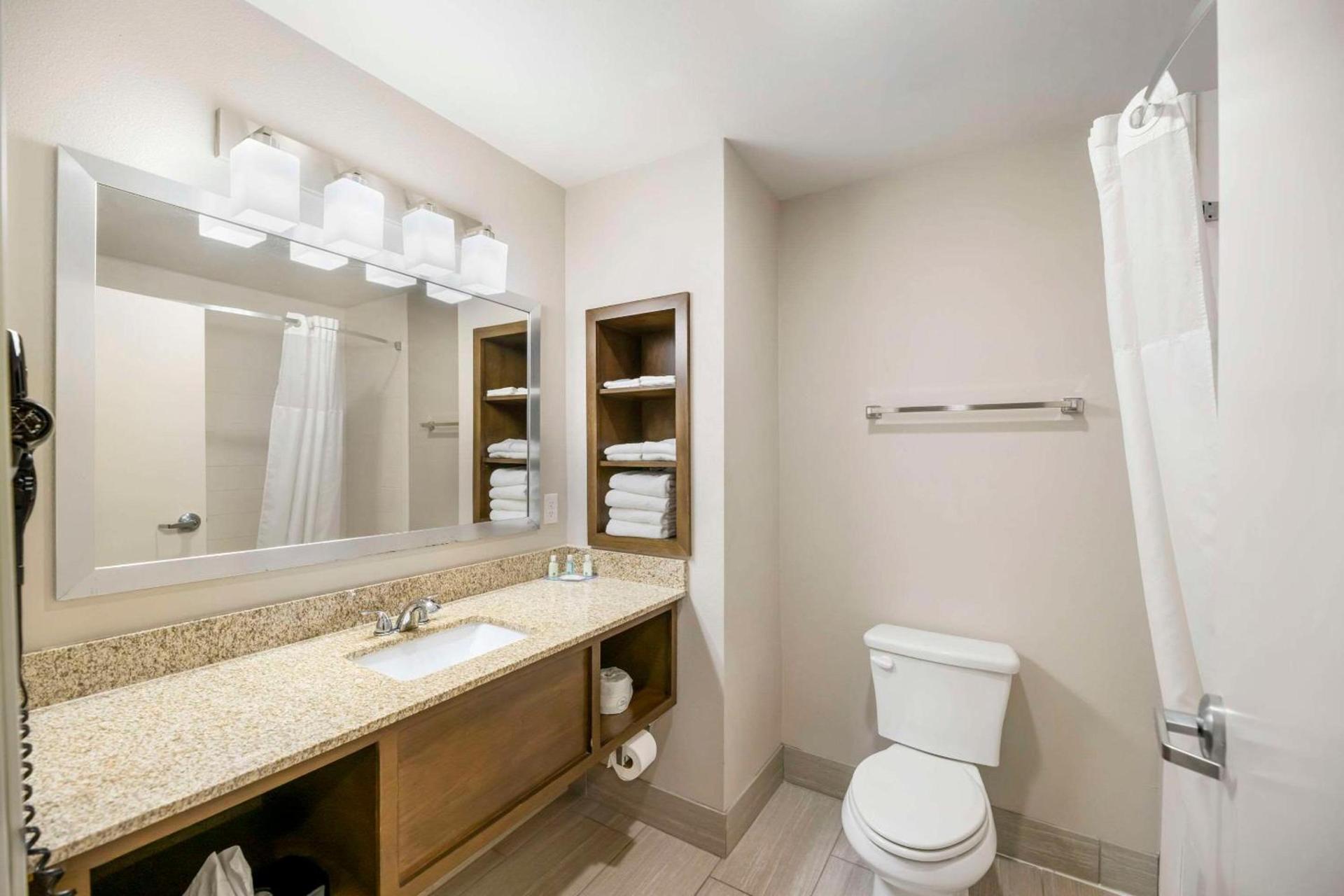 Quality Inn & Suites Carlsbad Caverns Area photo 2
