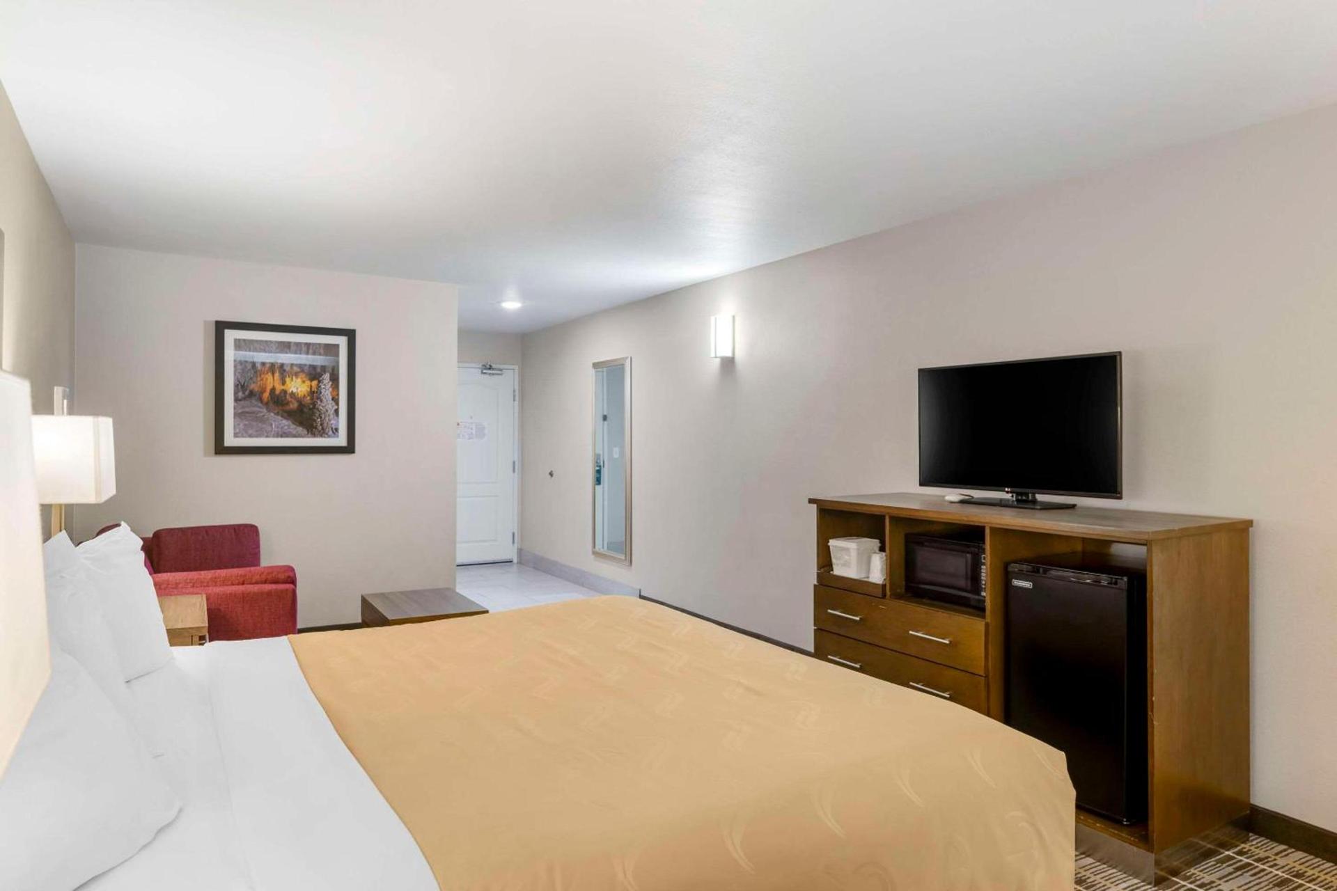Quality Inn & Suites Carlsbad Caverns Area photo 18