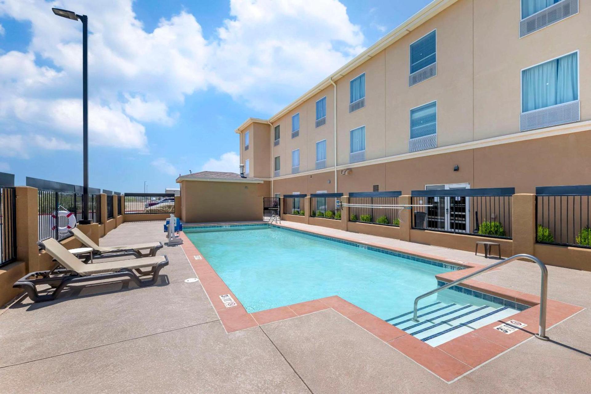 Quality Inn & Suites Carlsbad Caverns Area photo 22