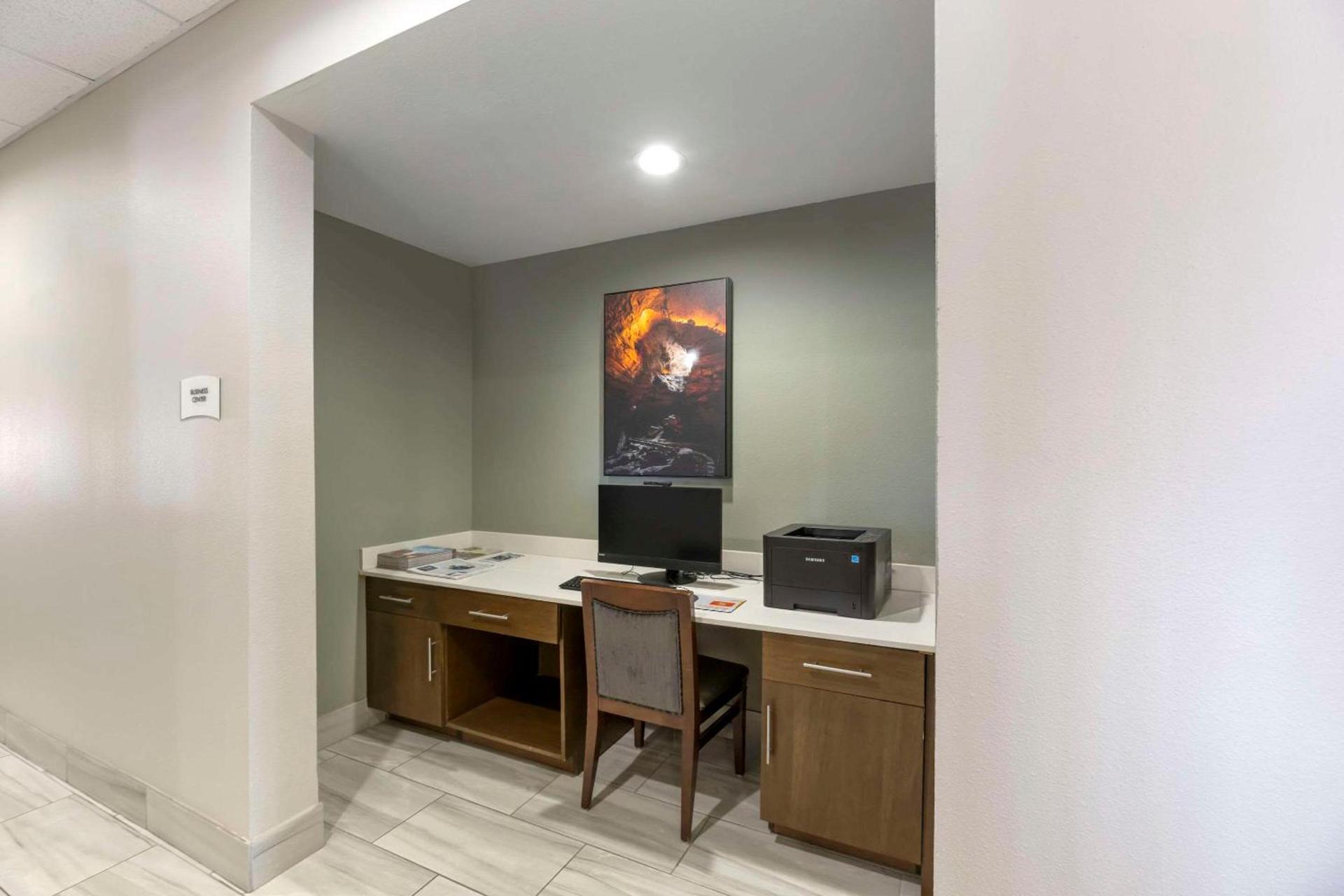 Quality Inn & Suites Carlsbad Caverns Area photo 25