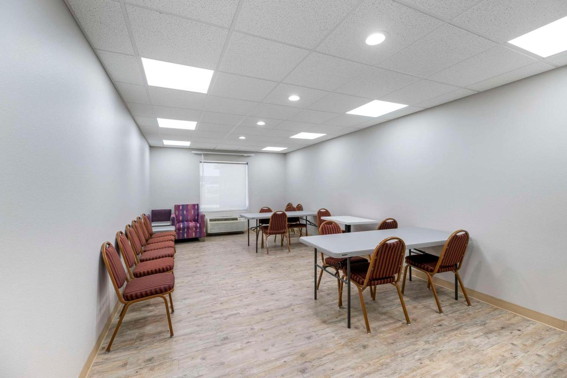 Quality Inn & Suites Carlsbad Caverns Area photo 26